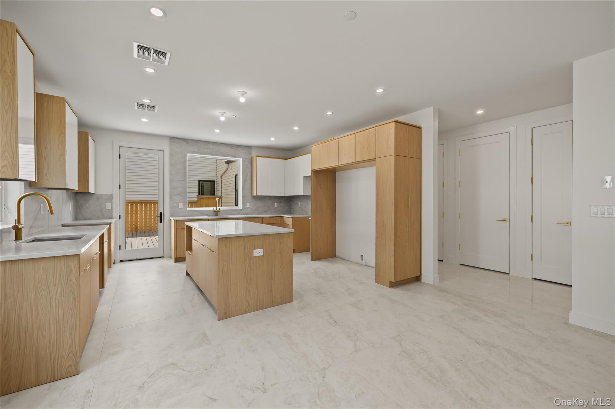 41 Saddle River Road, Unit 201 photo 14