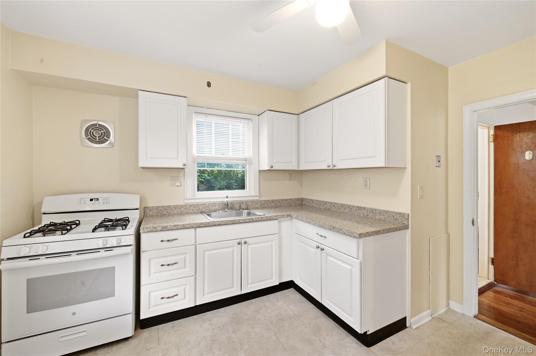 19 Sunset Avenue – For Rent photo 11