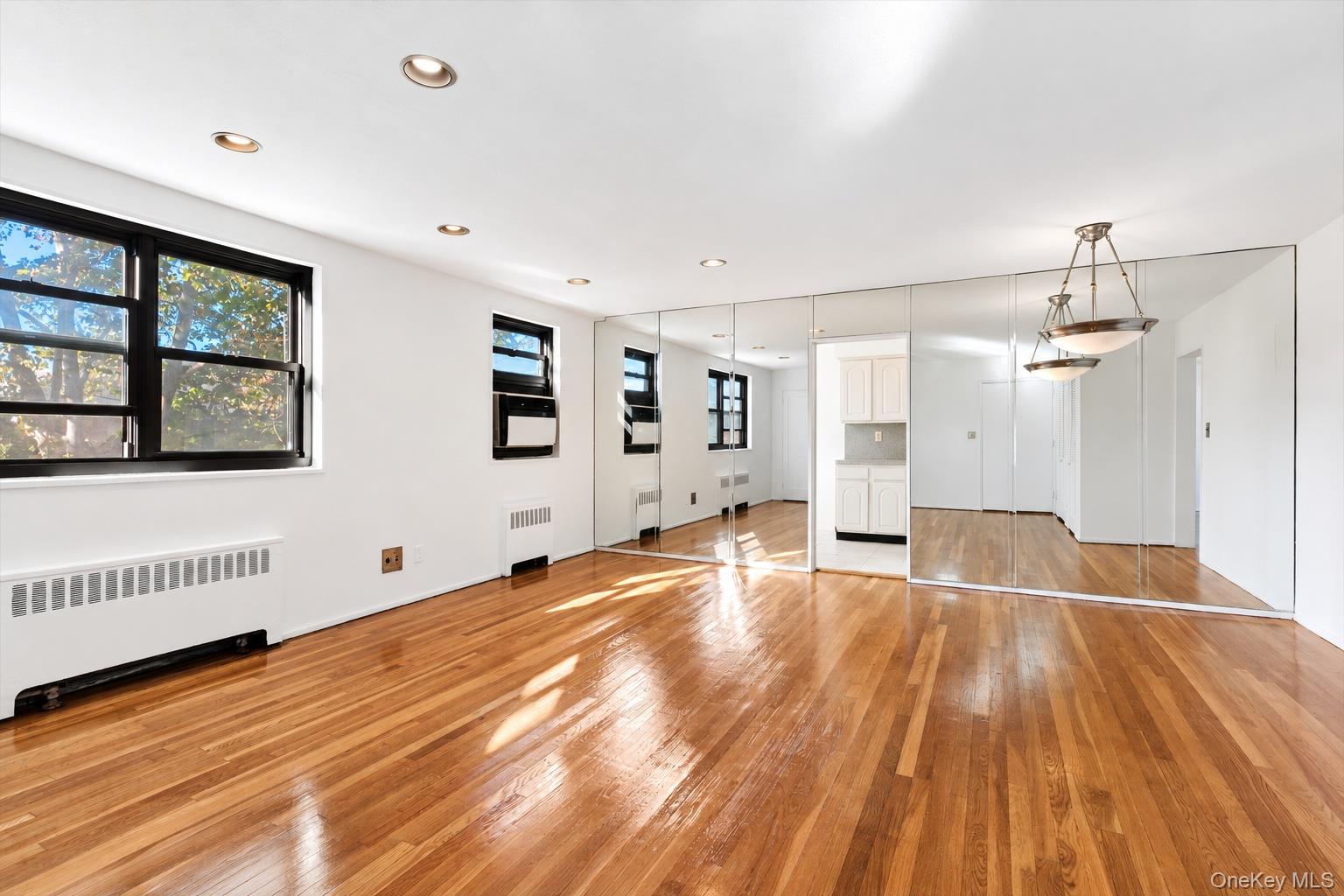 15-35 160 Street, Unit 6-160 photo 2