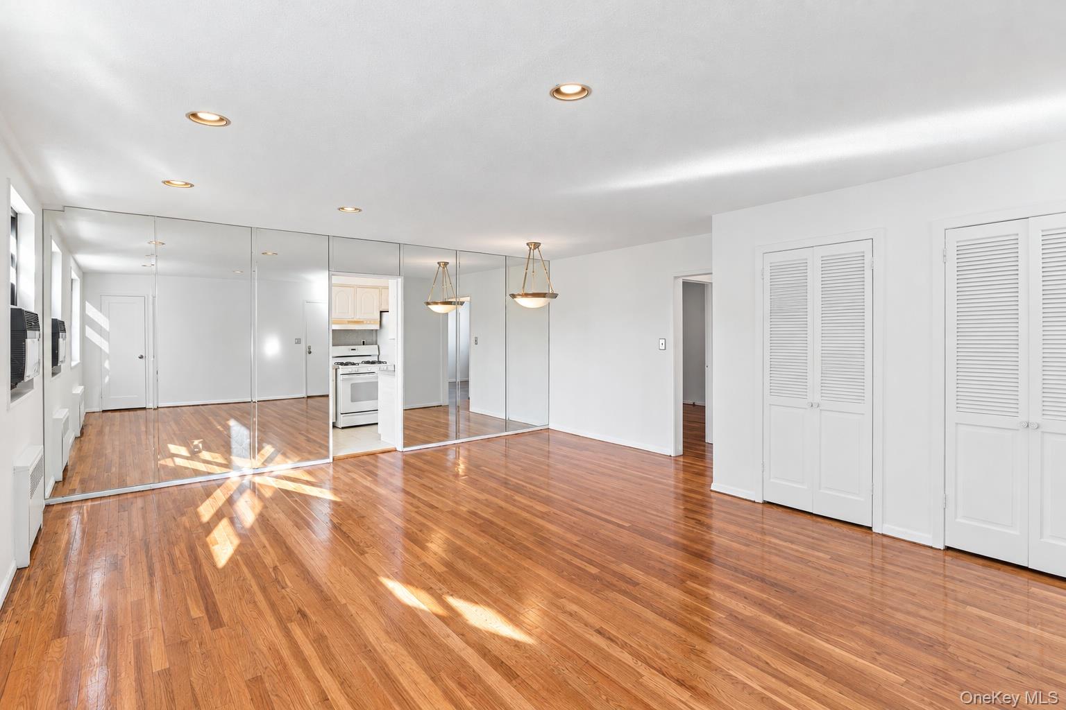 15-35 160 Street, Unit 6-160 photo 5