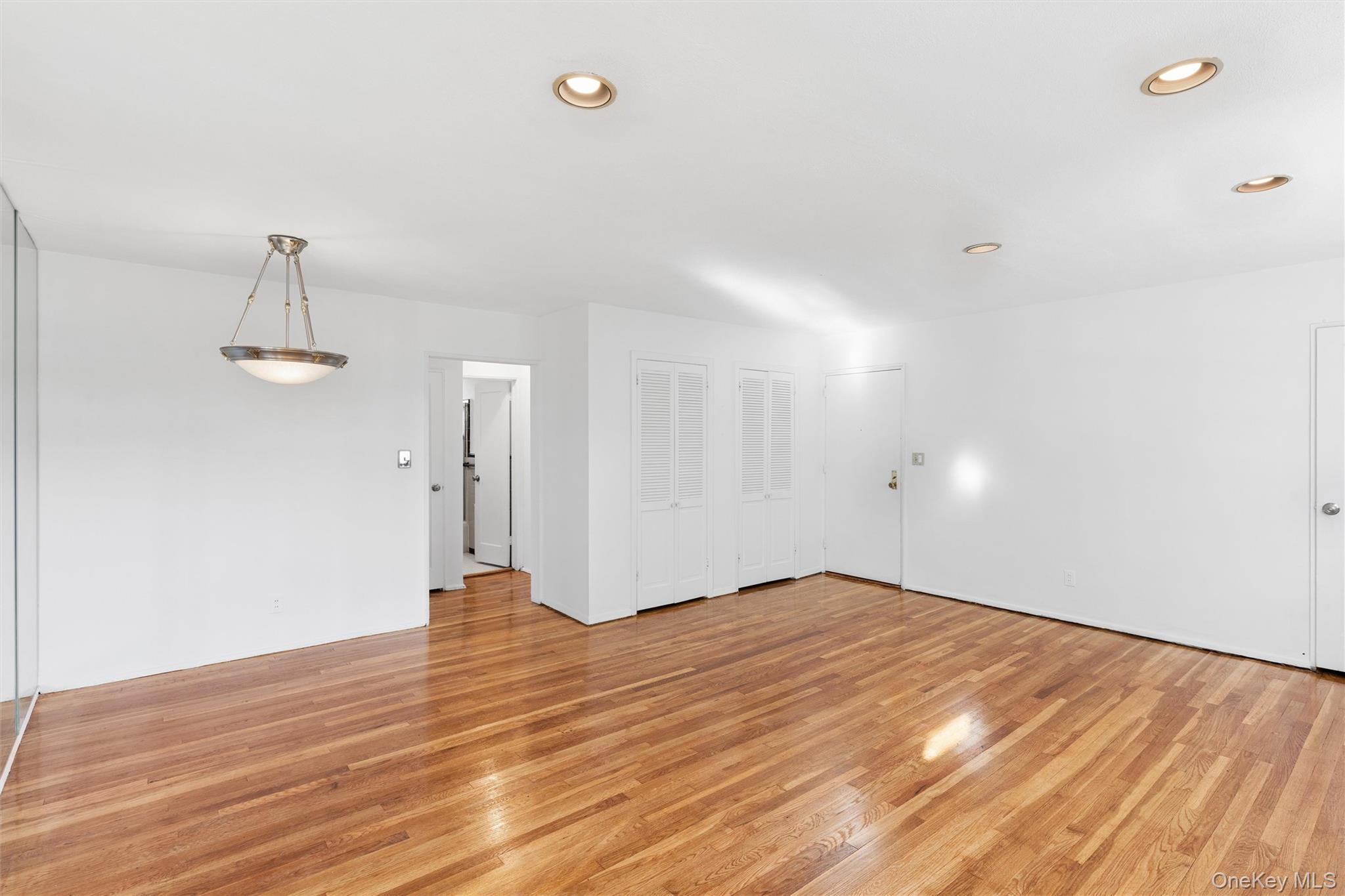 15-35 160 Street, Unit 6-160 photo 4