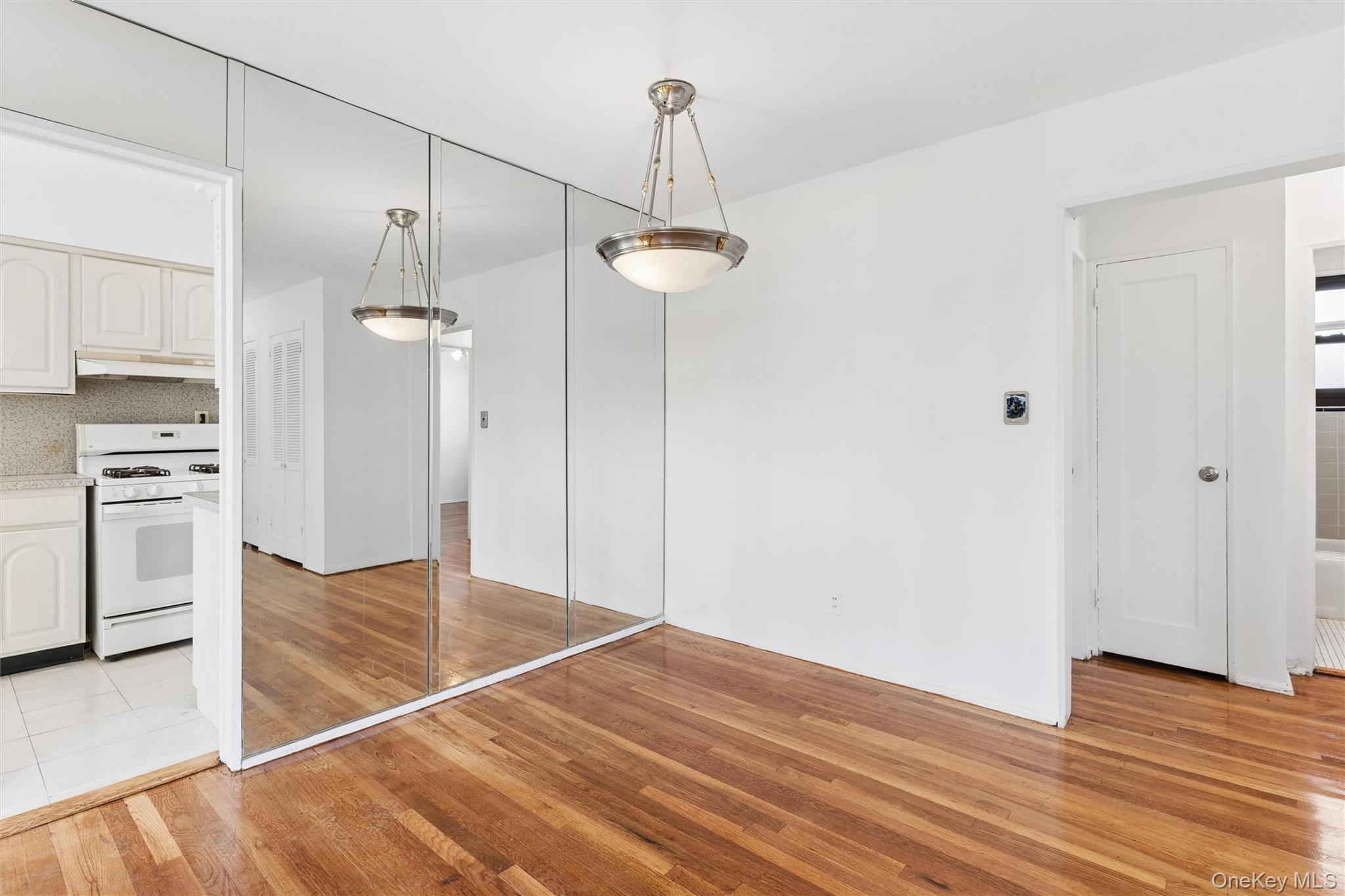 15-35 160 Street, Unit 6-160 photo 3