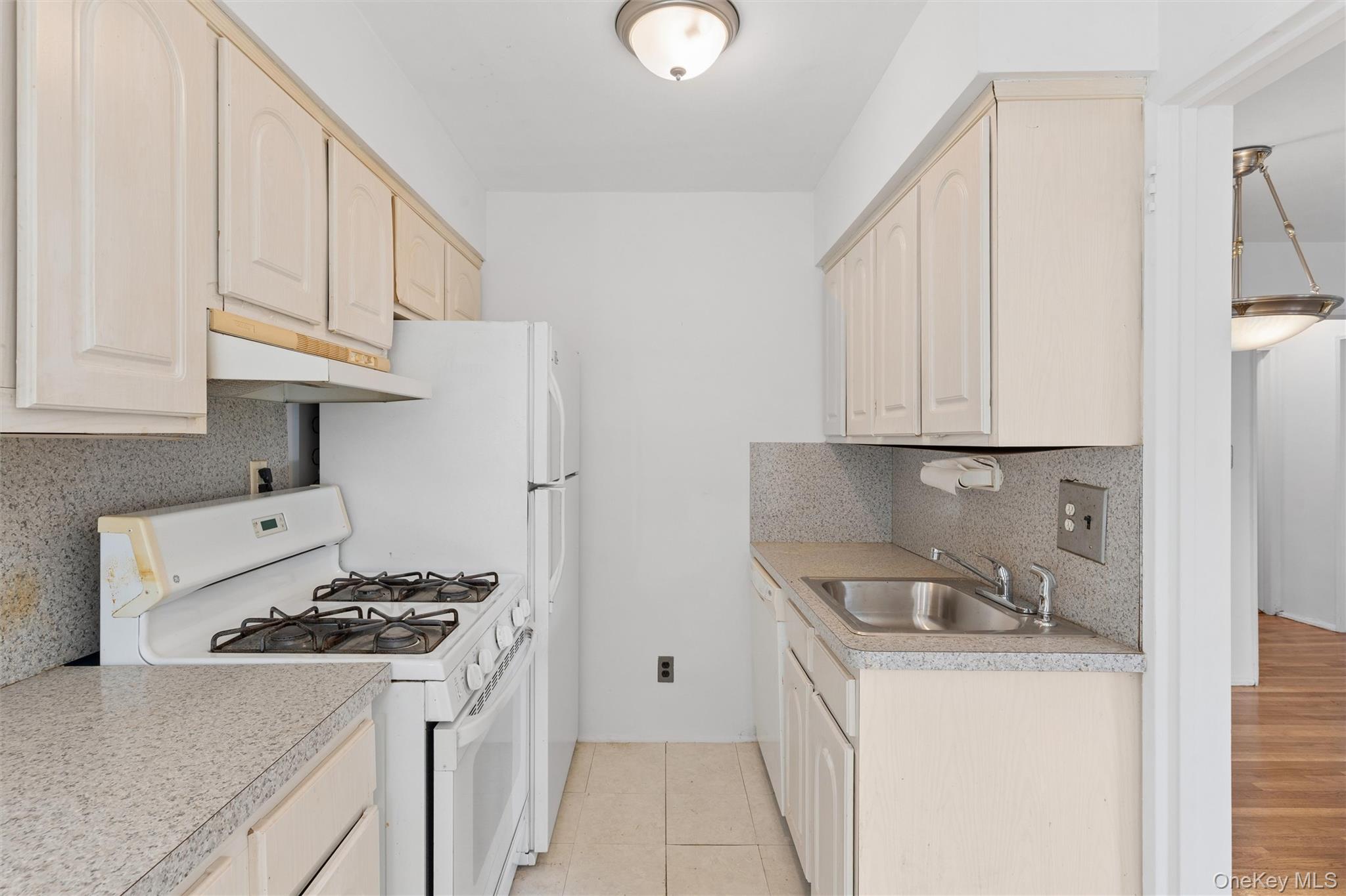 15-35 160 Street, Unit 6-160 photo 7