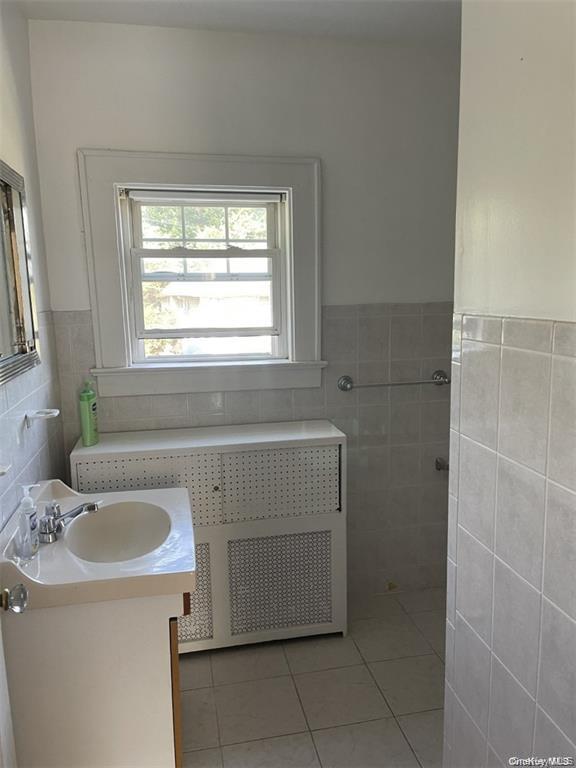 28 Ellwood Street, Unit Upper photo 8