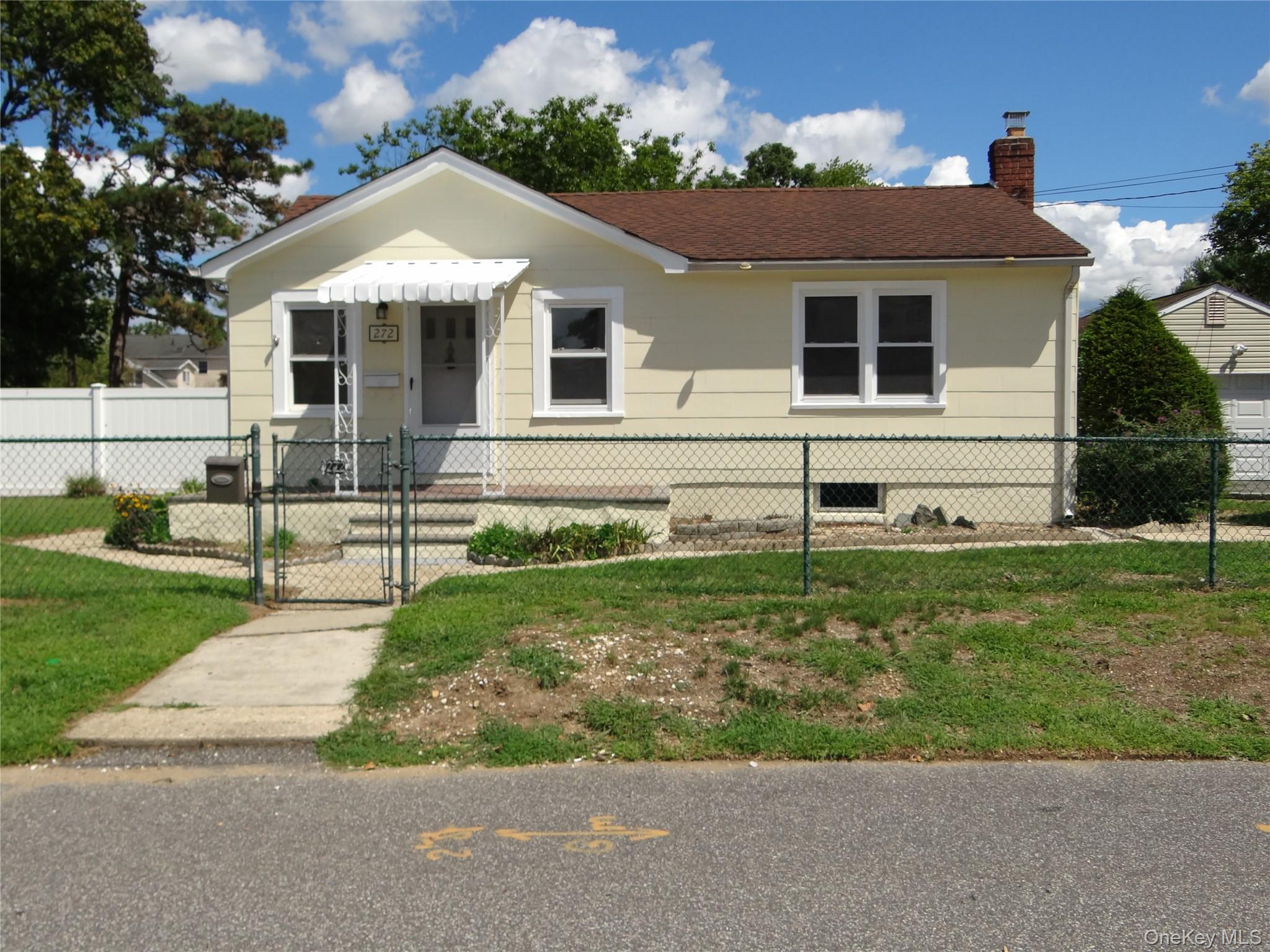 272 12th Avenue – For Sale