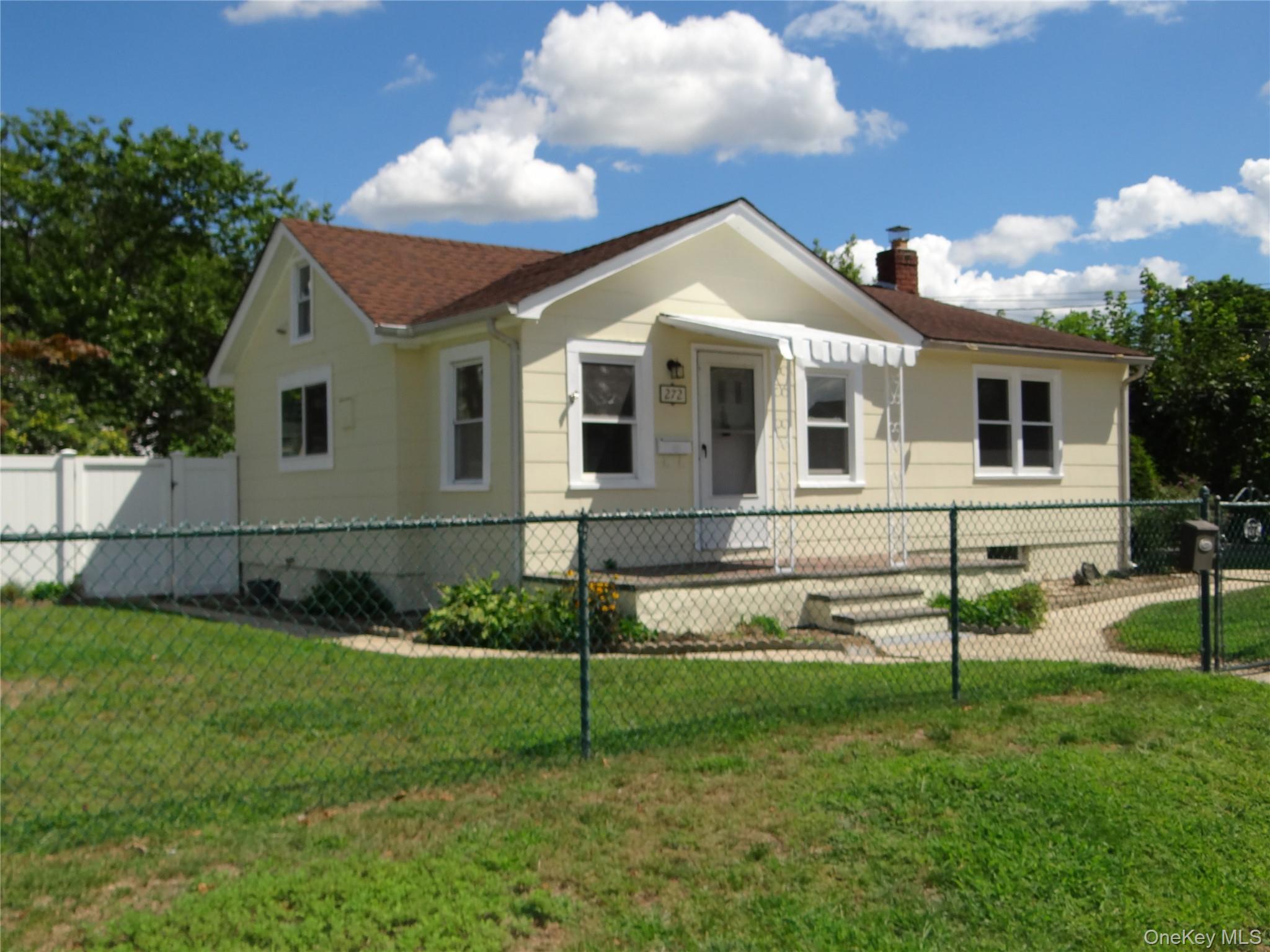 272 12th Avenue – For Sale photo 2