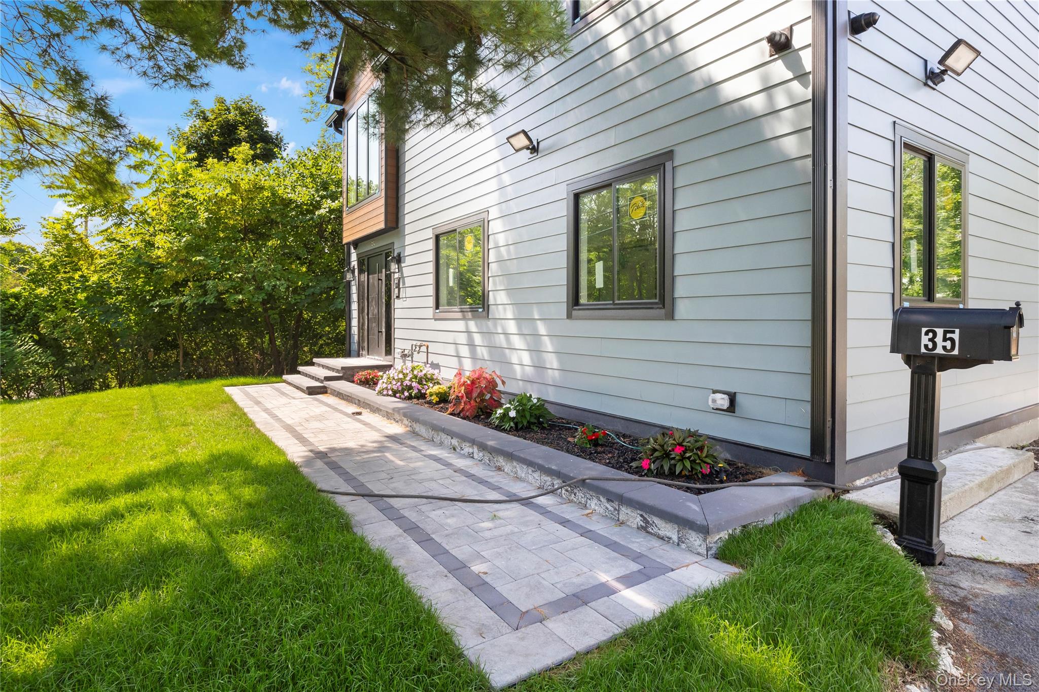 35 Harry Howard Avenue – For Sale photo 2