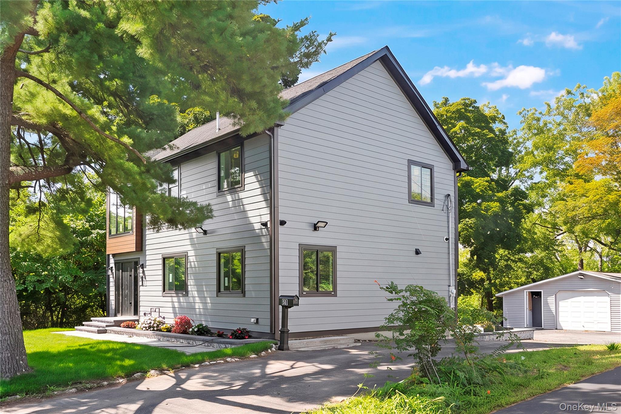 35 Harry Howard Avenue – For Sale
