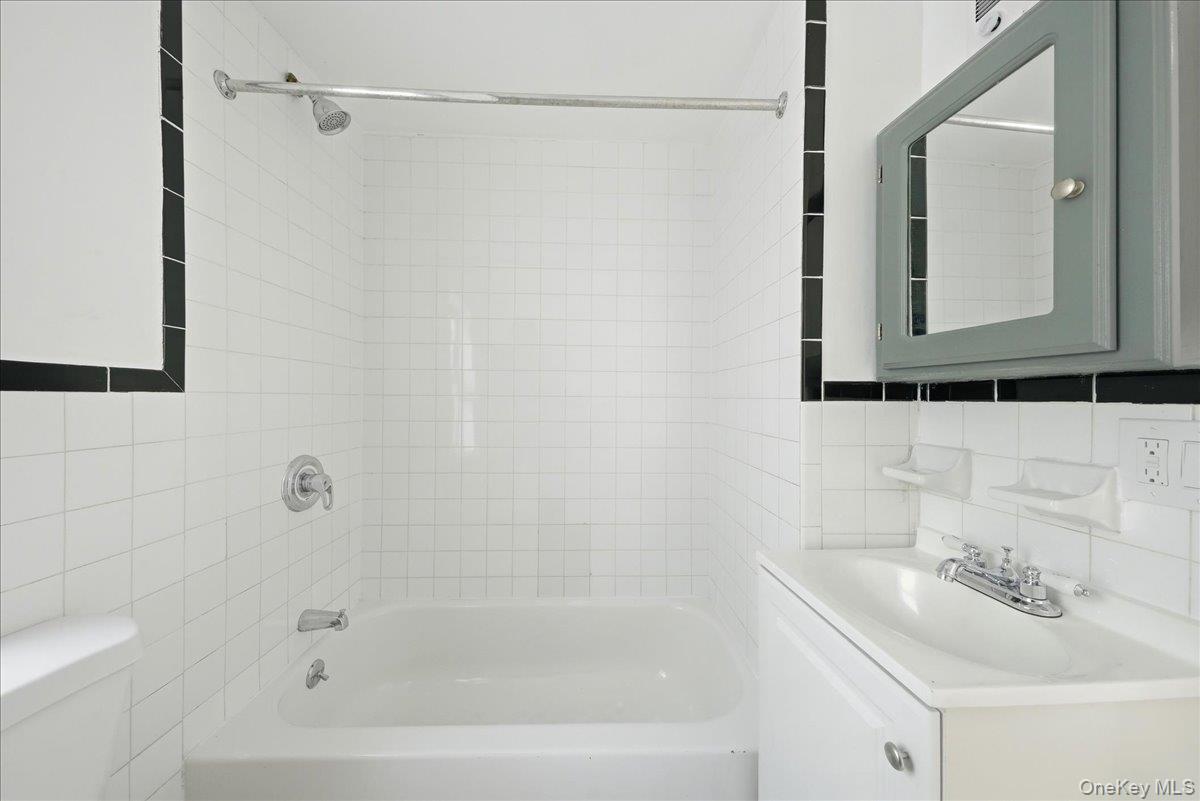 17 Lamartine Avenue, Unit 2 photo 5