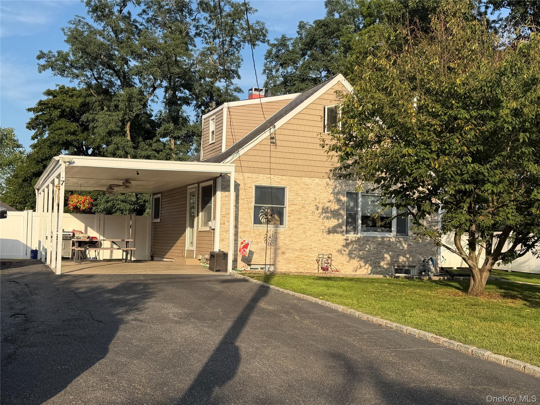 7 Crystal Lane – For Sale