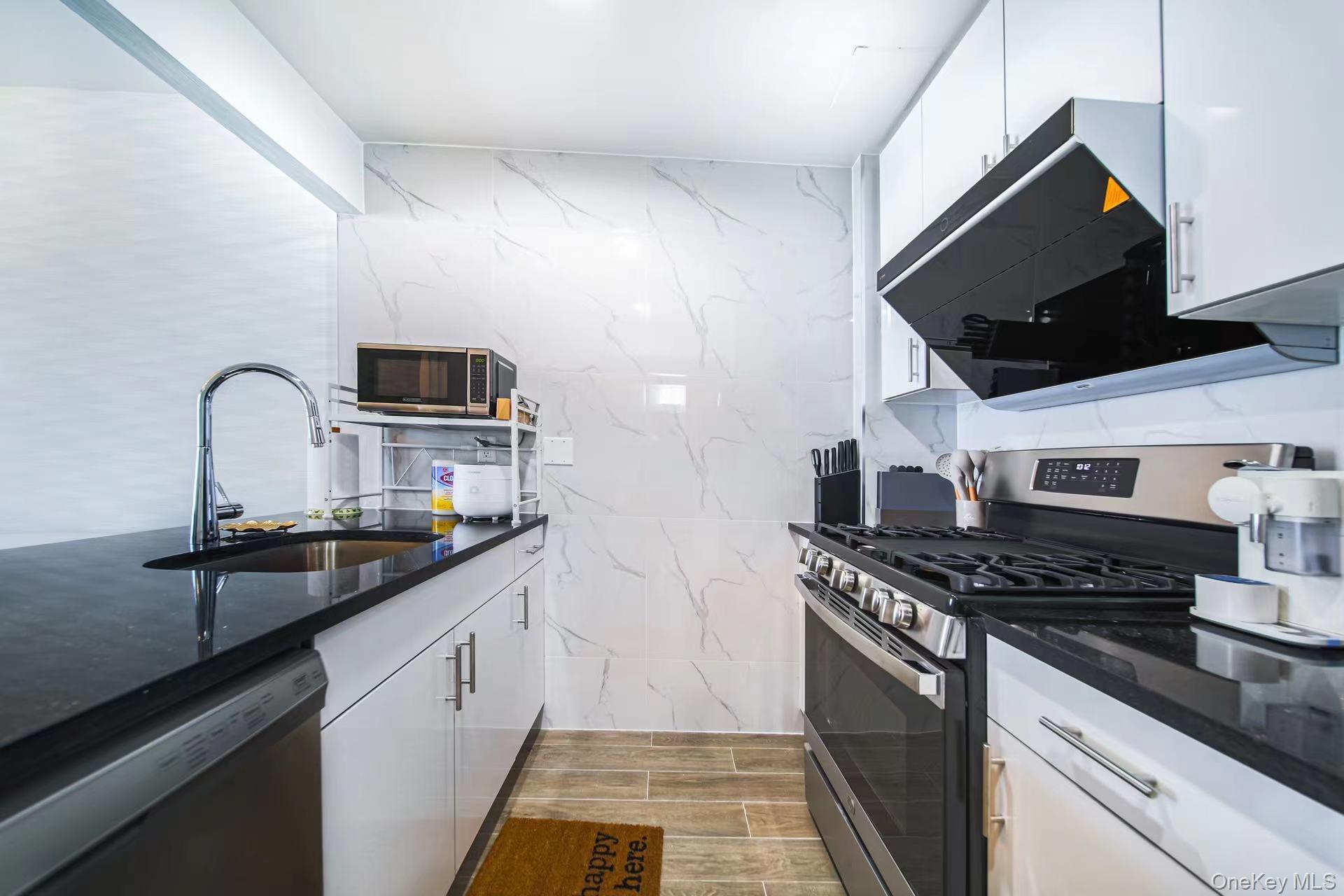 144-27 Sanford Avenue, Unit 3J photo 4
