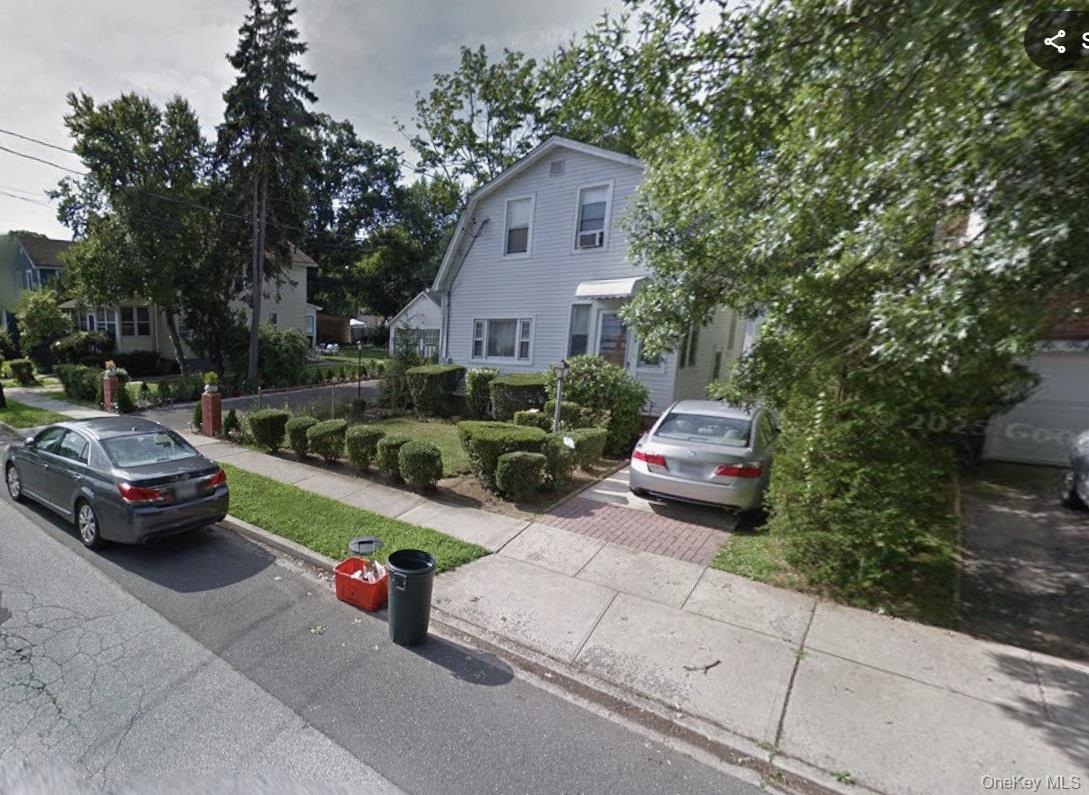528 Maple Street