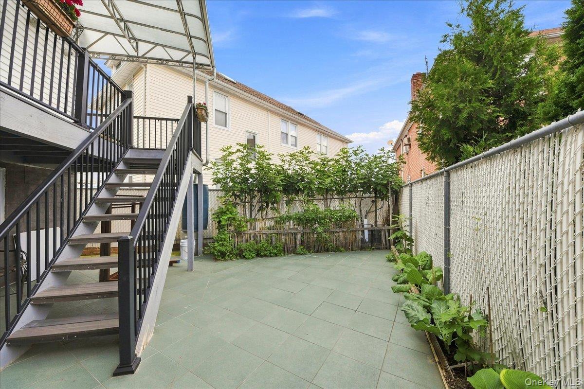 1366 Siegfried Place – For Sale photo 32