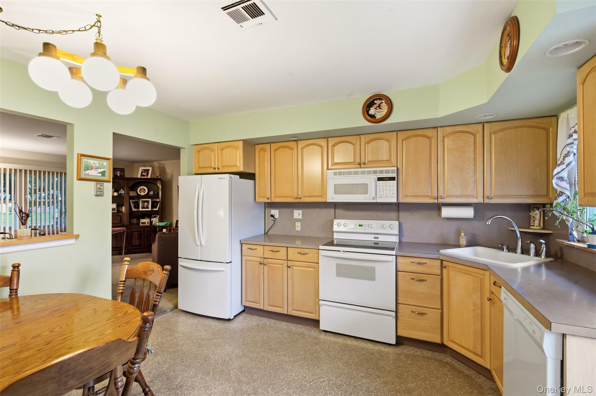 238 Blackpool Court, Unit A photo 4