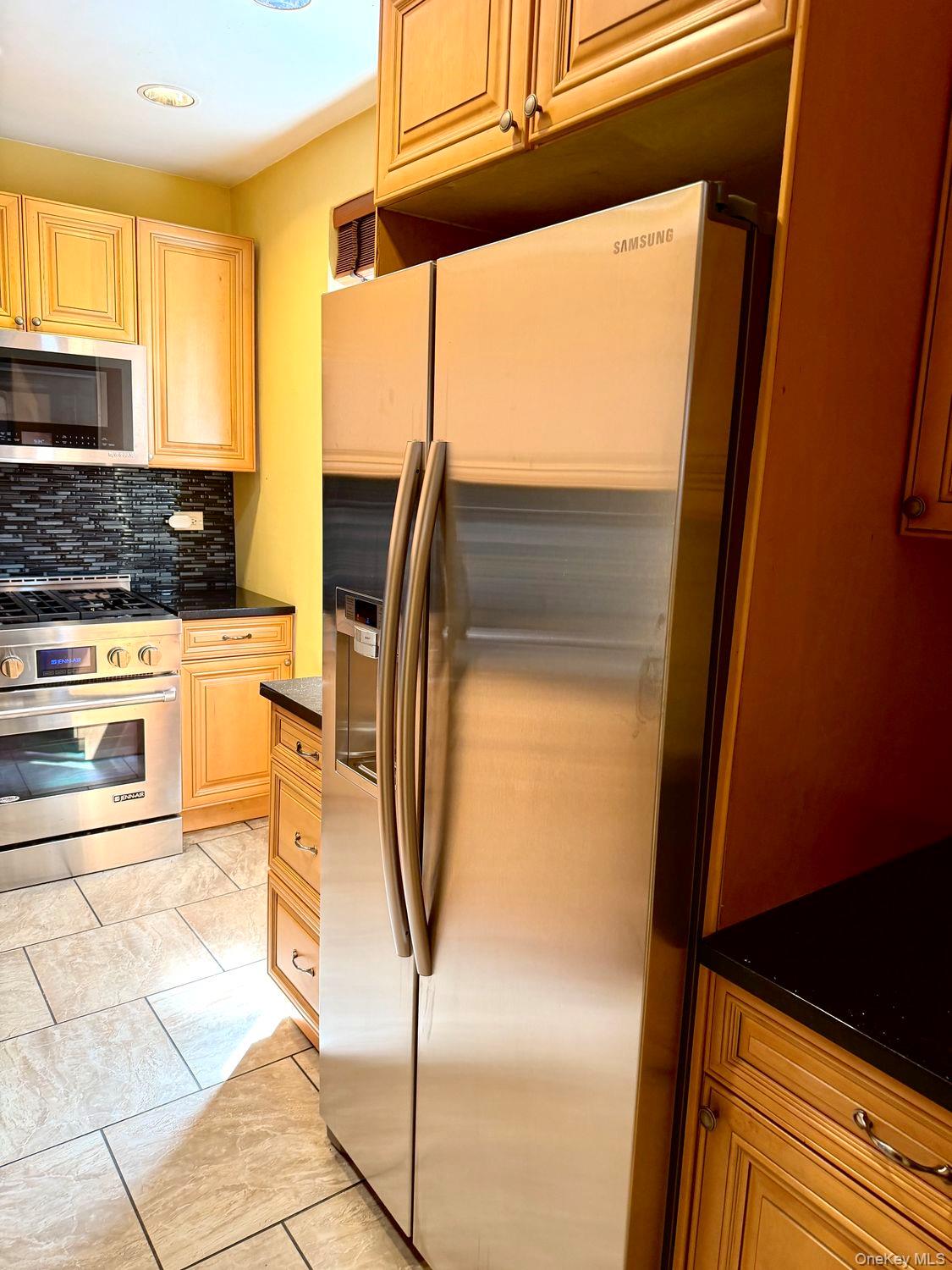 601 Pelham Parkway N, Unit 108 photo 21