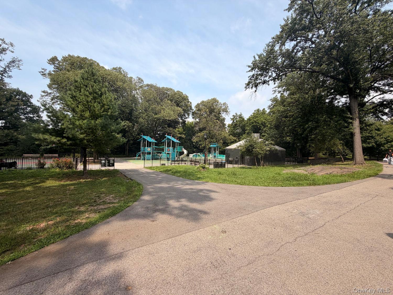 601 Pelham Parkway N, Unit 108 photo 29