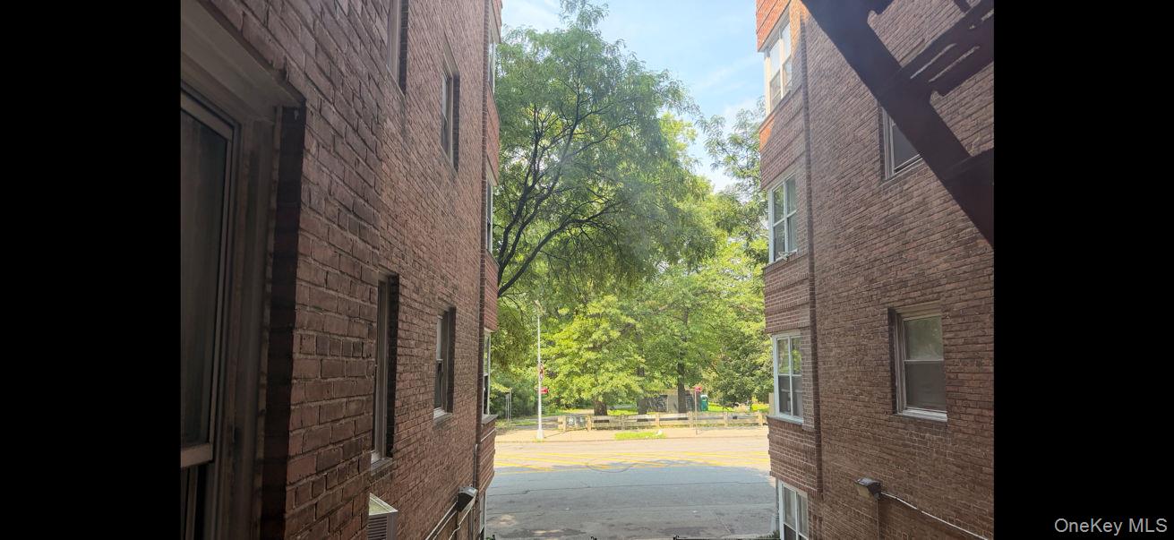 601 Pelham Parkway N, Unit 108 photo 24