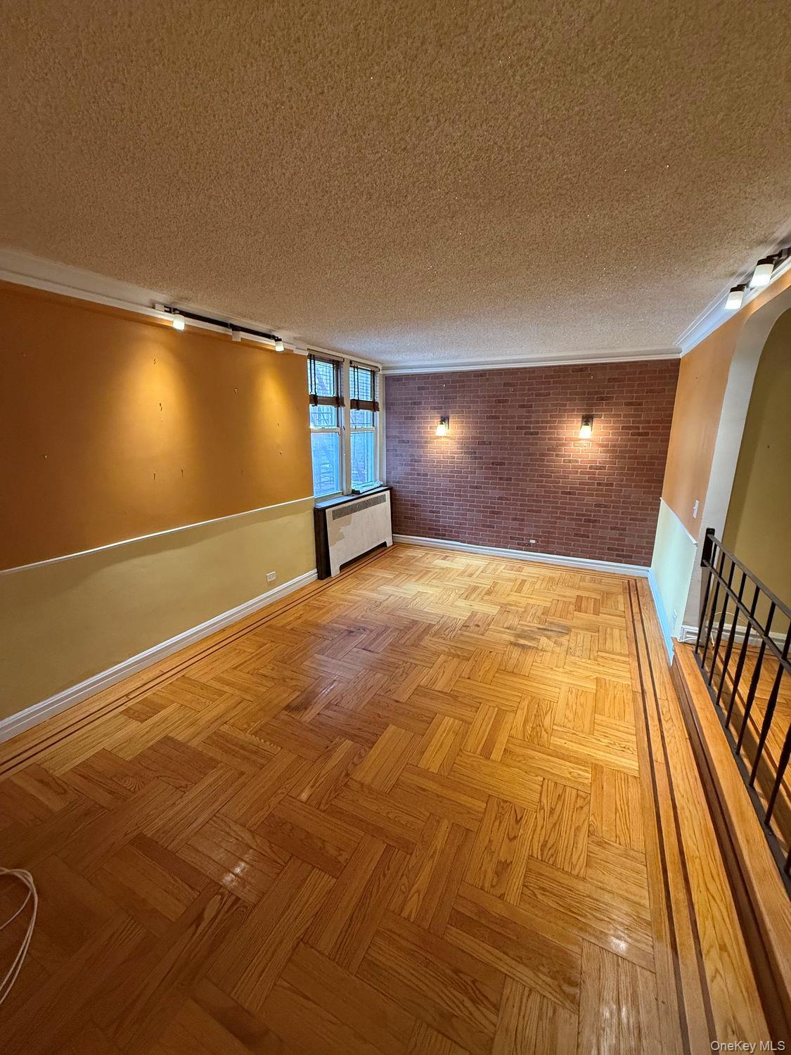 601 Pelham Parkway N, Unit 108 photo 10