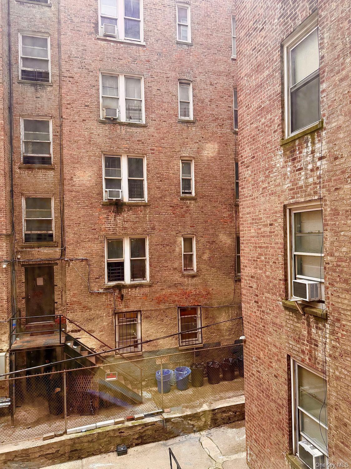 601 Pelham Parkway N, Unit 108 photo 23