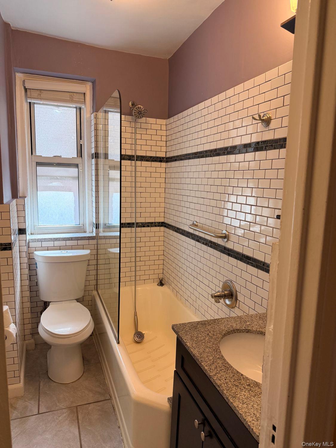 601 Pelham Parkway N, Unit 108 photo 18