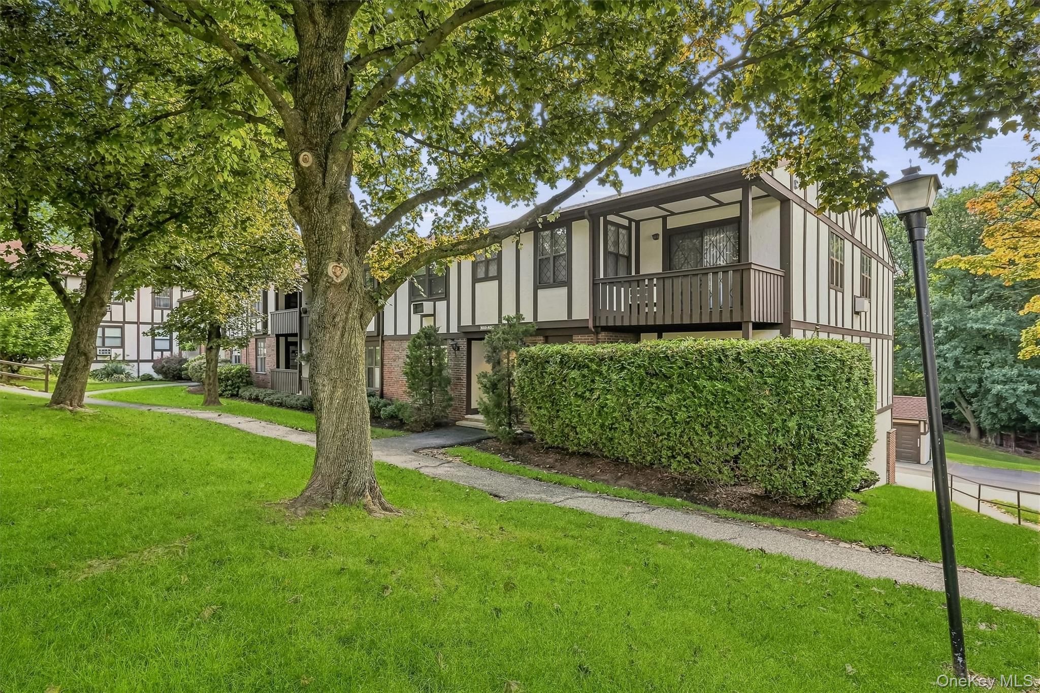 631 Sierra Vista Lane, Unit Bldg 21 photo 4