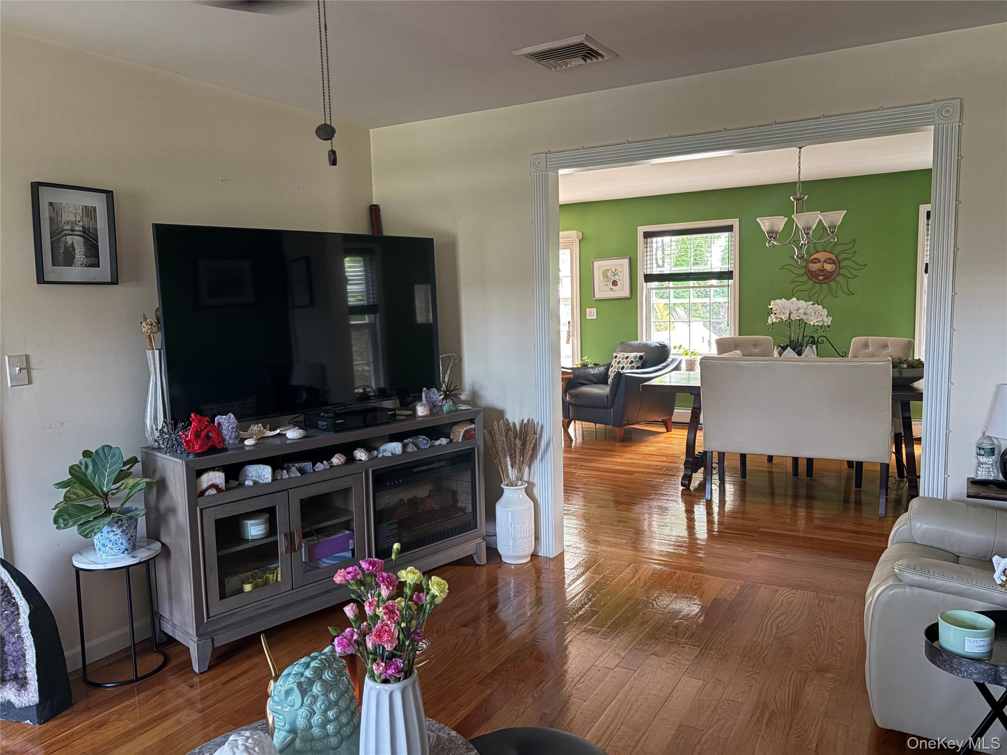 134 Park Ave New Hyde Park – For Sale photo 6