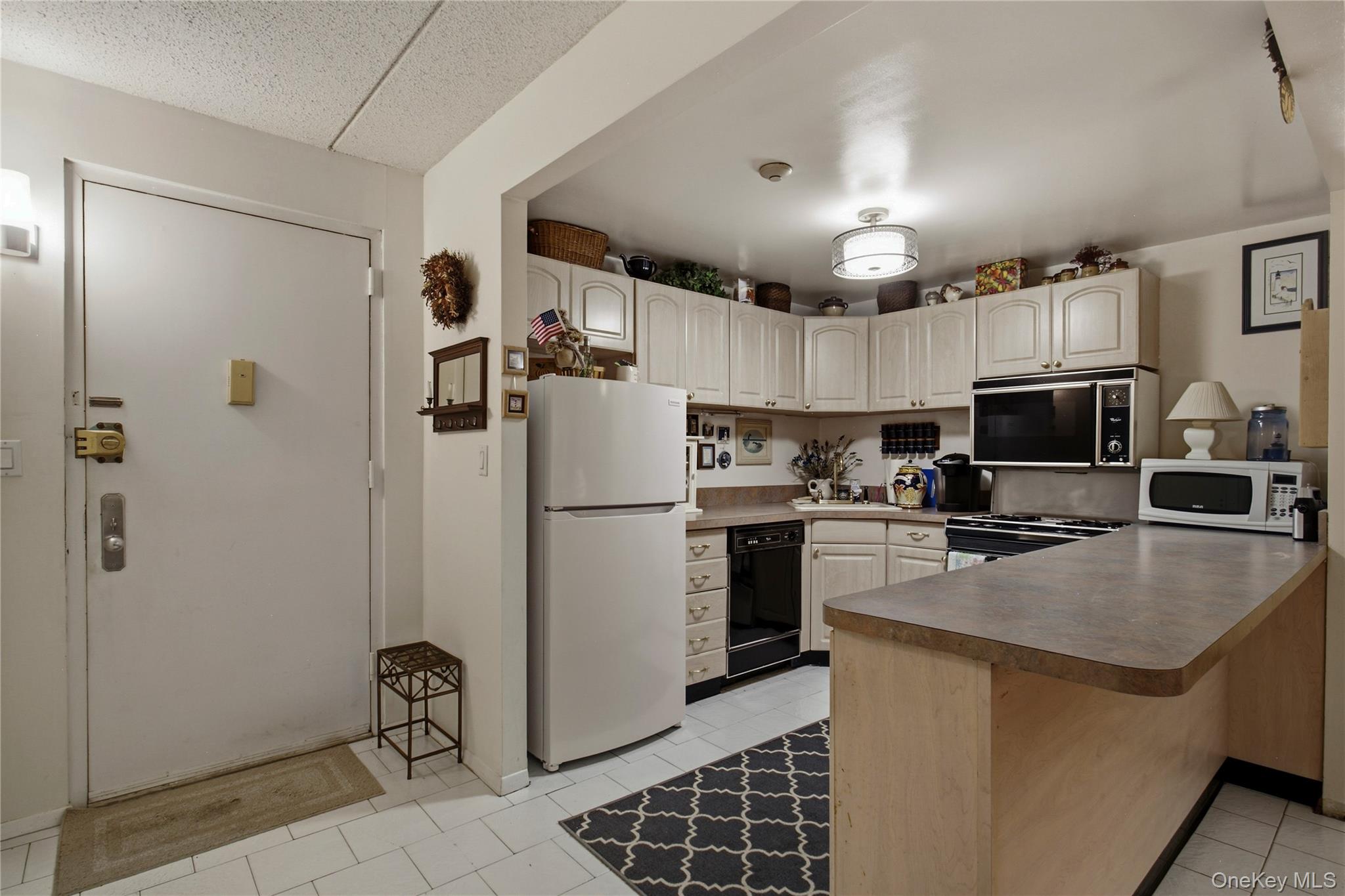 1376 Midland Avenue, Unit 105 photo 10