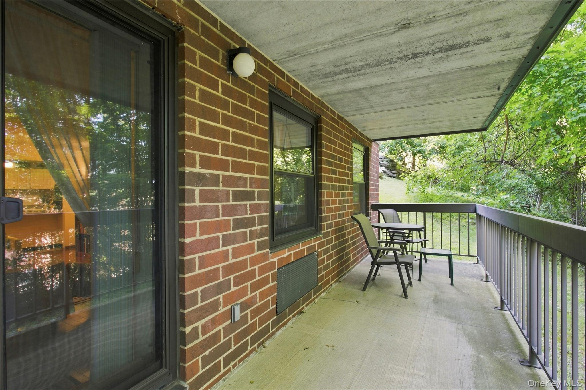 1376 Midland Avenue, Unit 105 photo 19