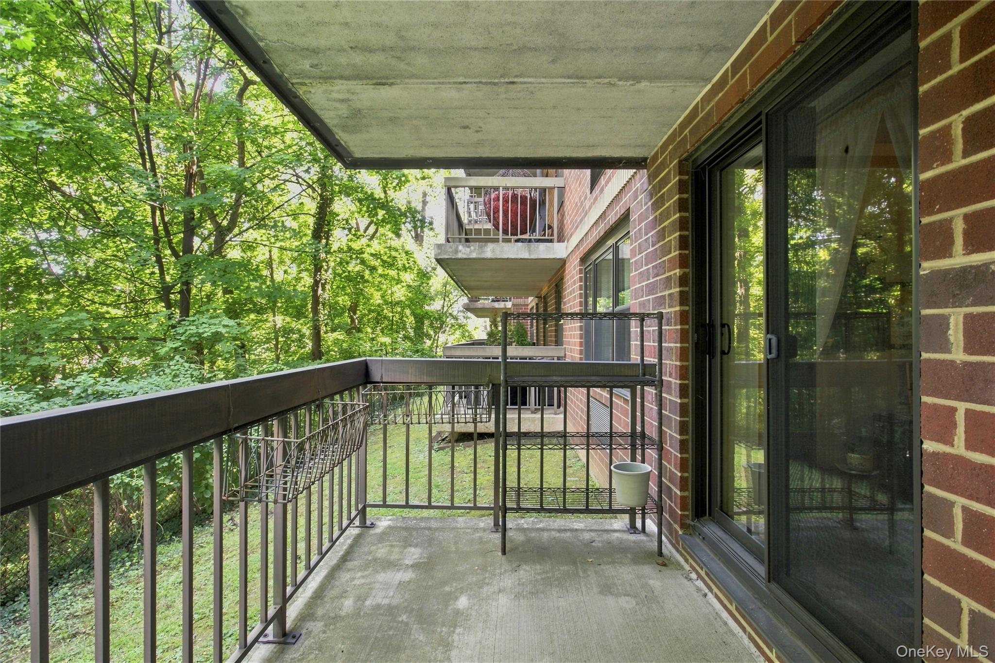 1376 Midland Avenue, Unit 105 photo 21