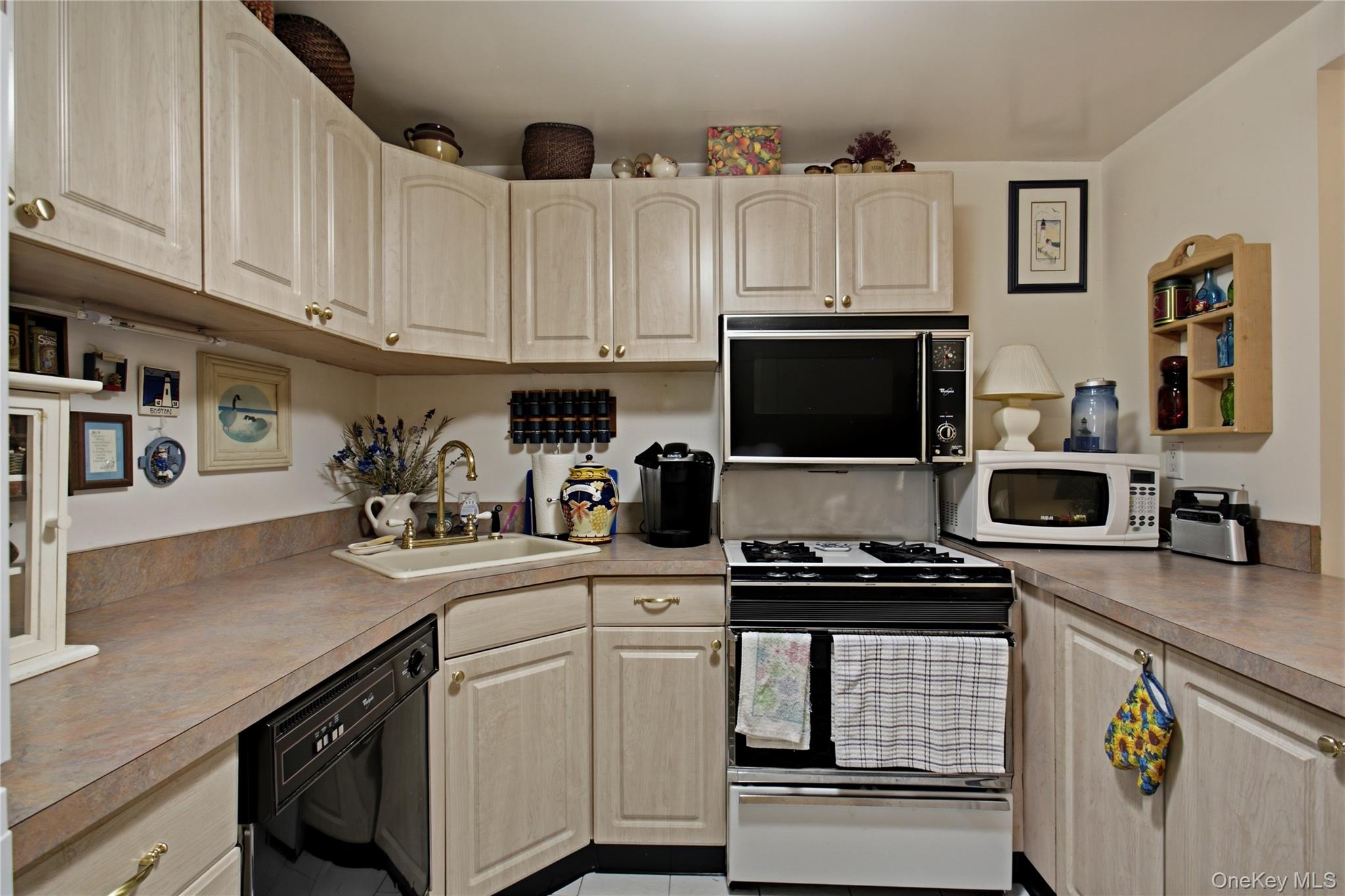 1376 Midland Avenue, Unit 105 photo 9