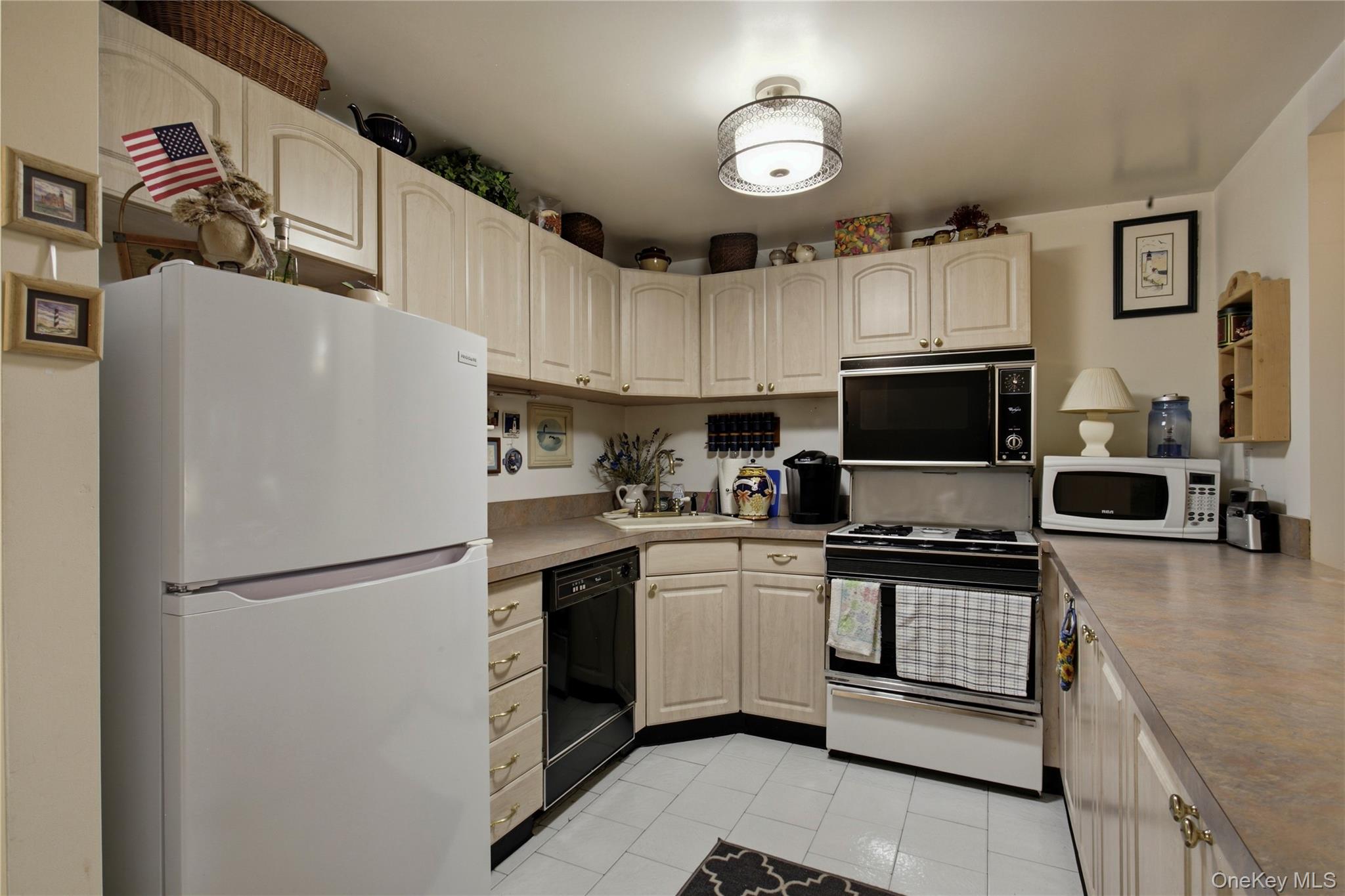 1376 Midland Avenue, Unit 105 photo 8
