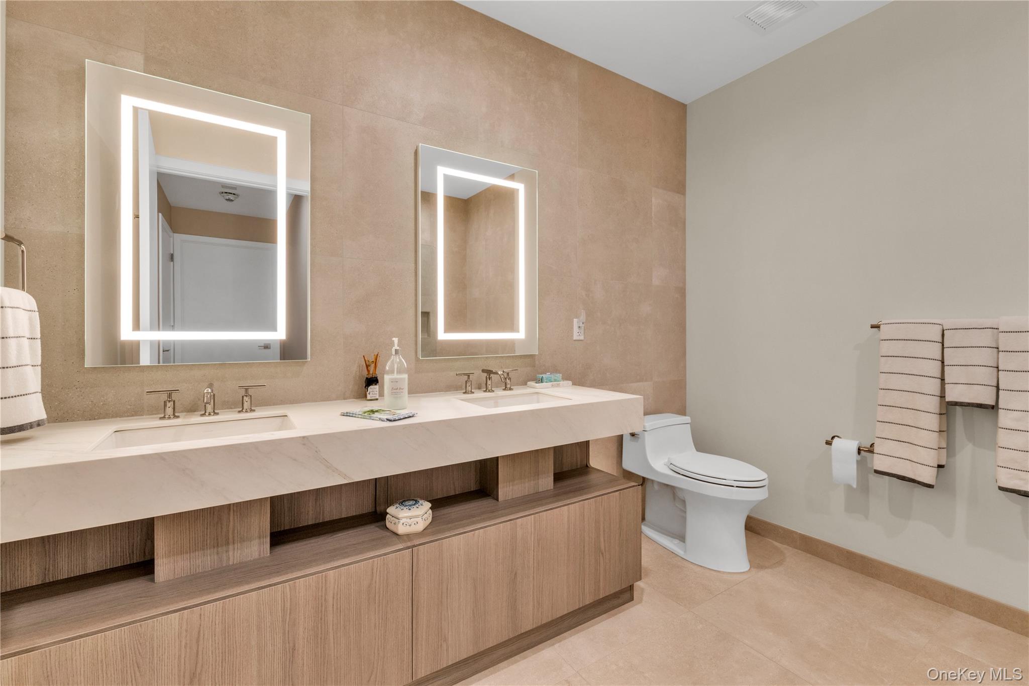 100 Boardwalk, Unit 904A photo 17