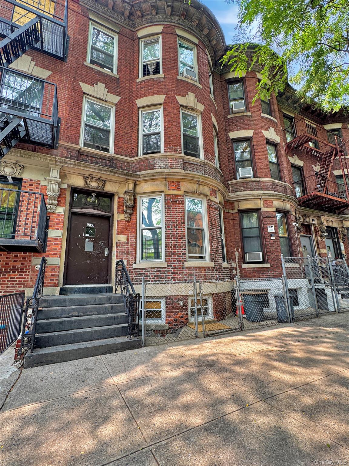 1821 Topping Avenue – For Sale