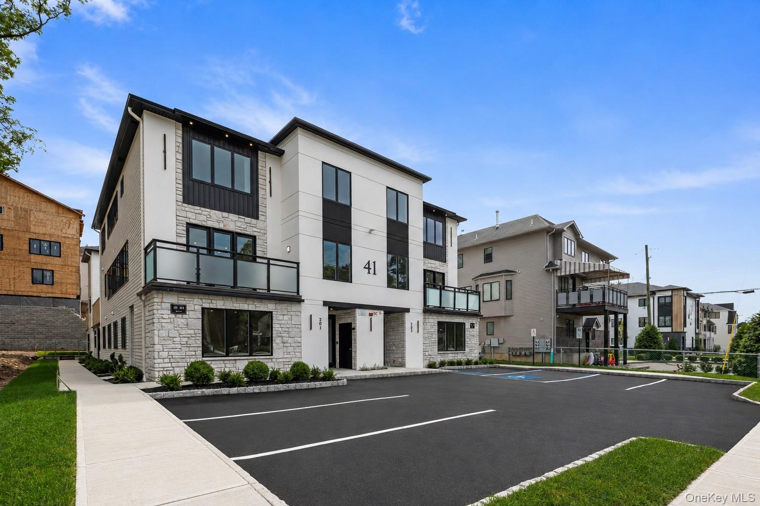 41 Saddle River Road, Unit 111 photo 4