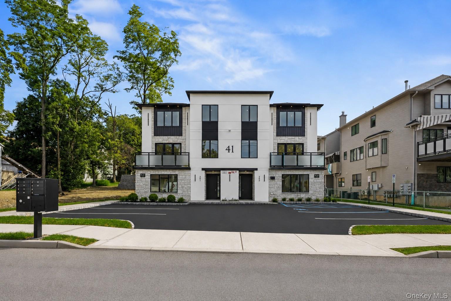 41 Saddle River Road, Unit 111 photo 2