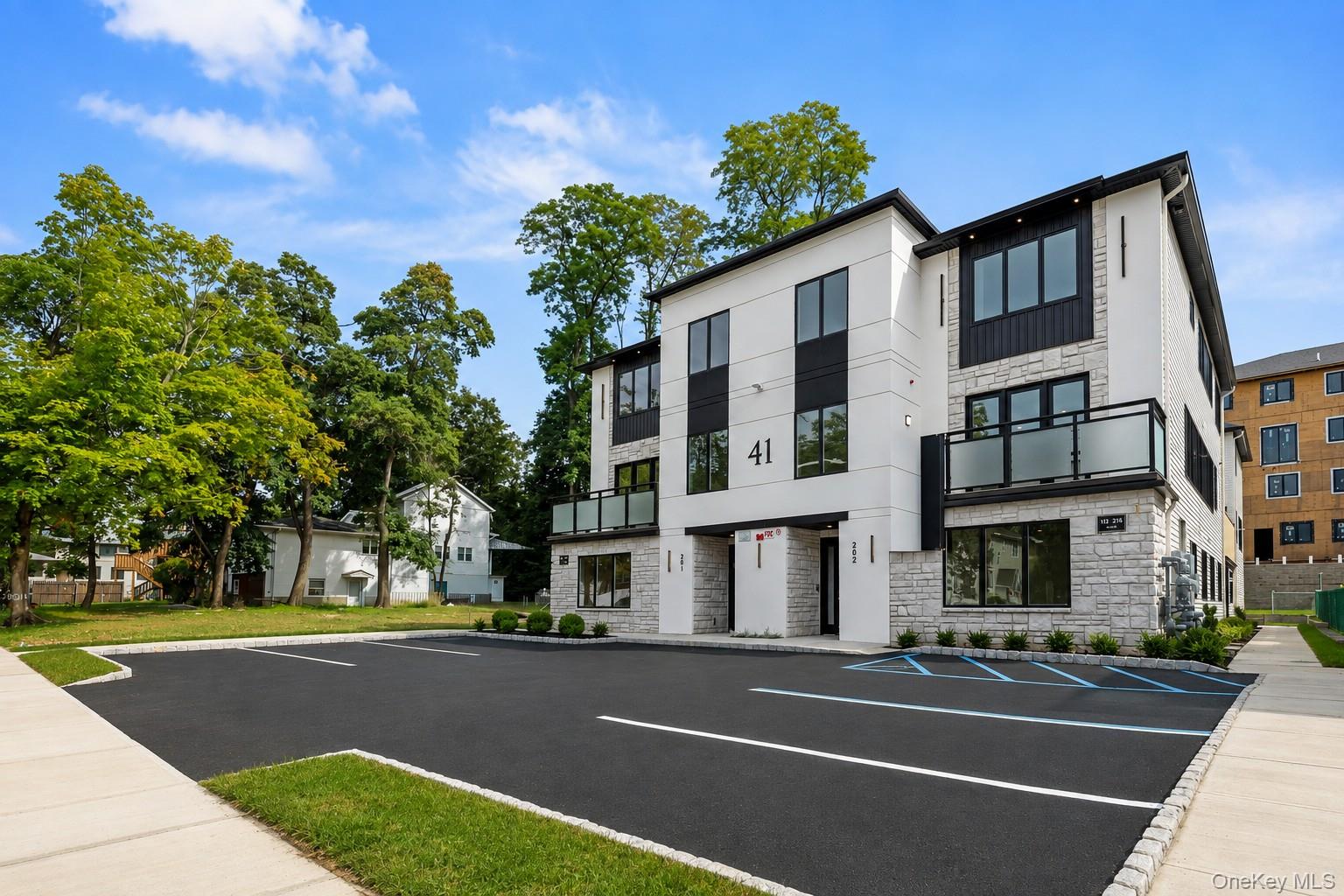 41 Saddle River Road, Unit 111 photo 5