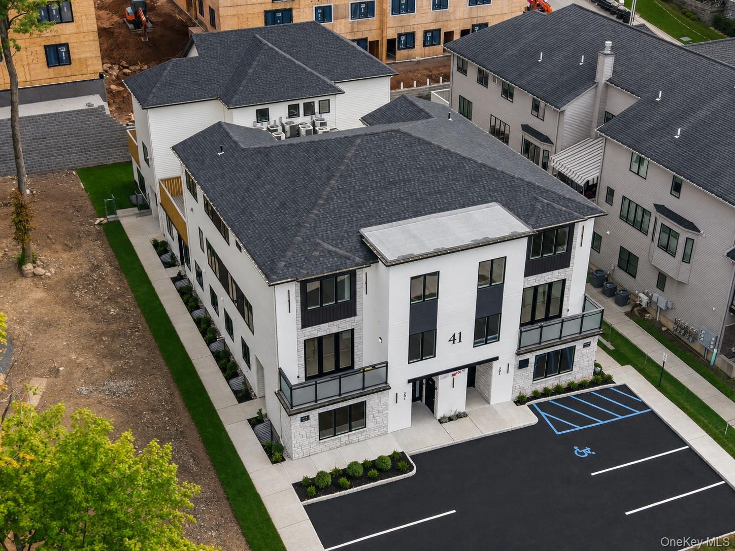 41 Saddle River Road, Unit 111 photo 35