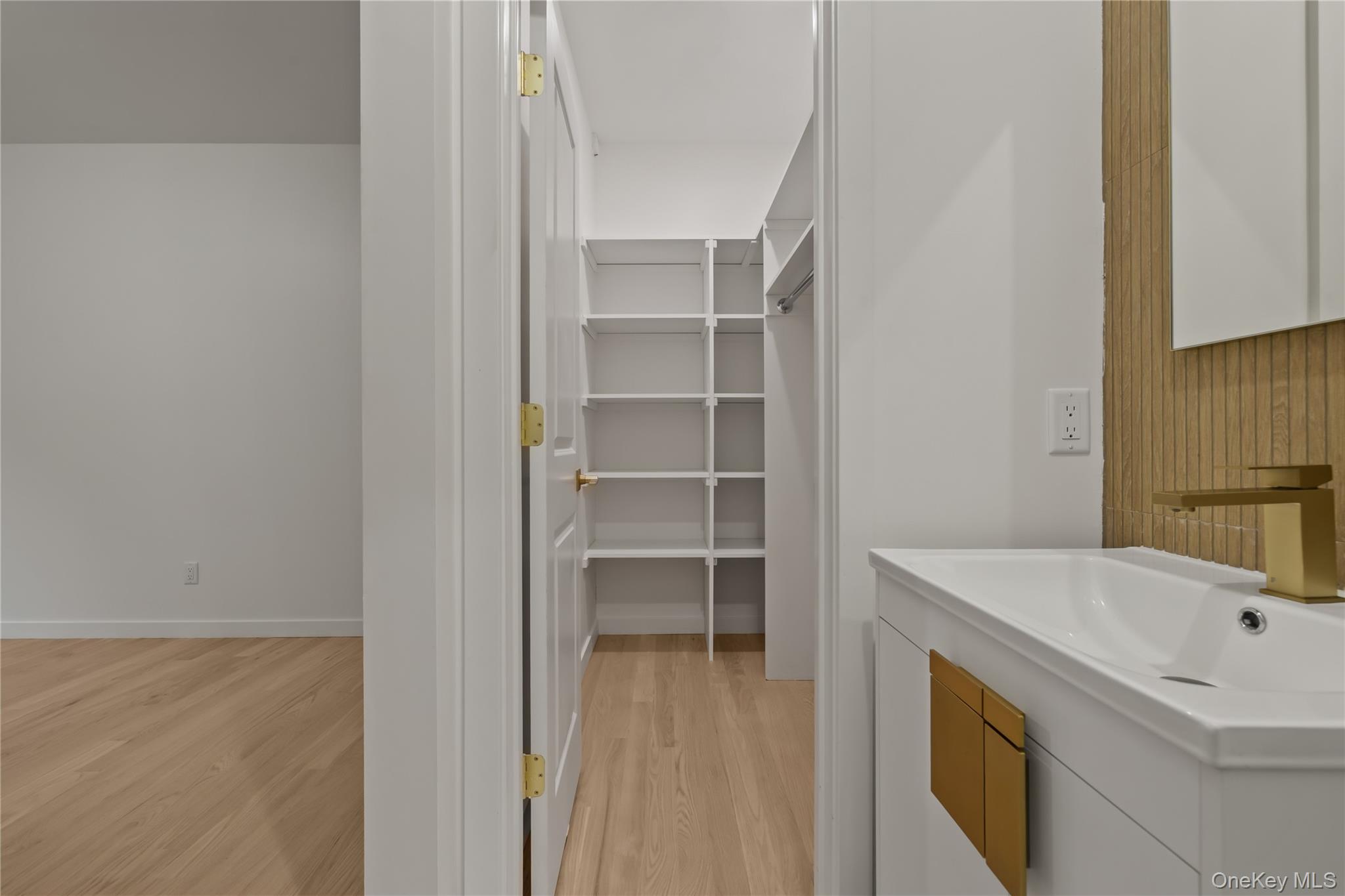 41 Saddle River Road, Unit 111 photo 25