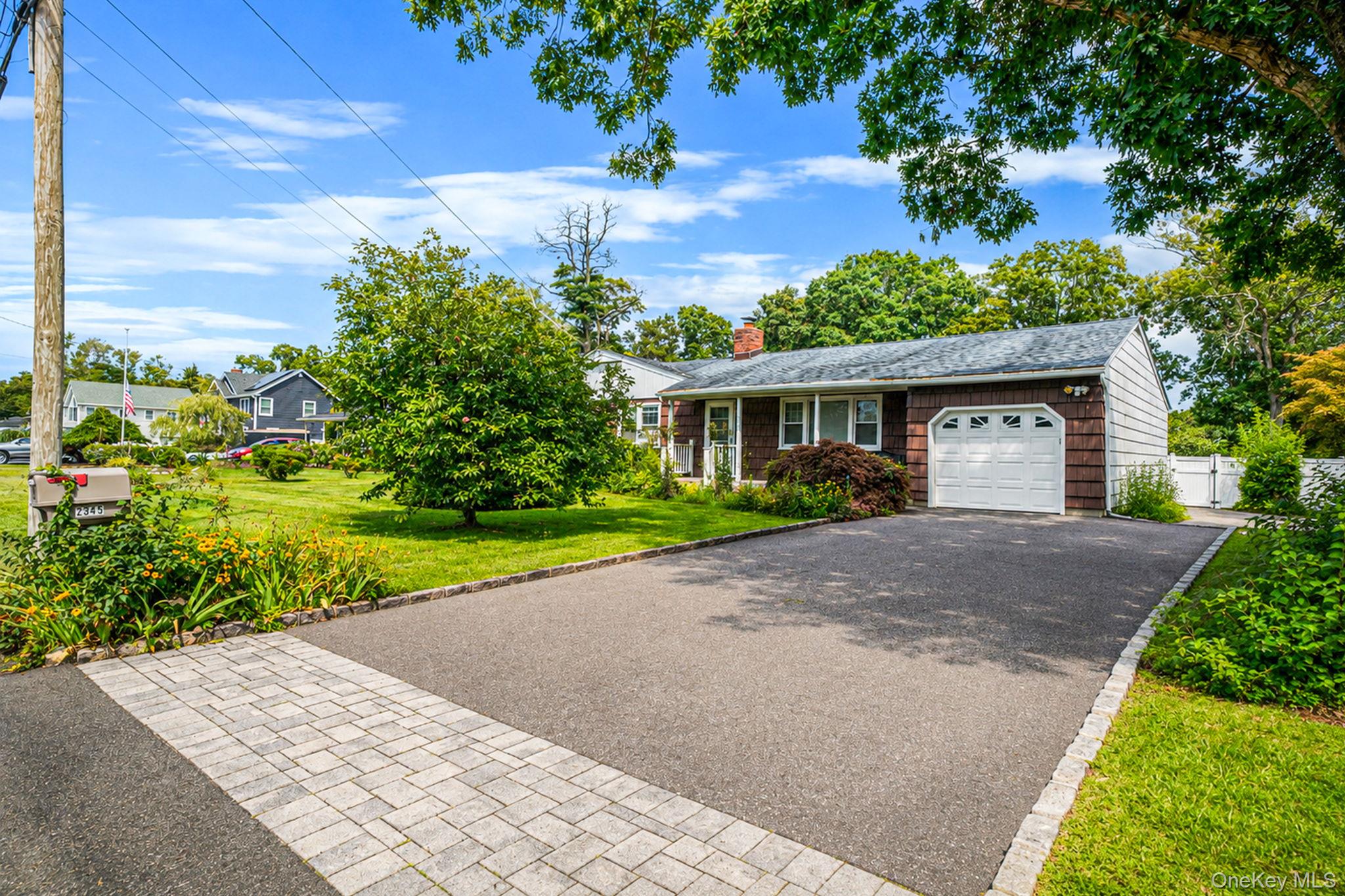 2345 Louis Kossuth Avenue – For Sale