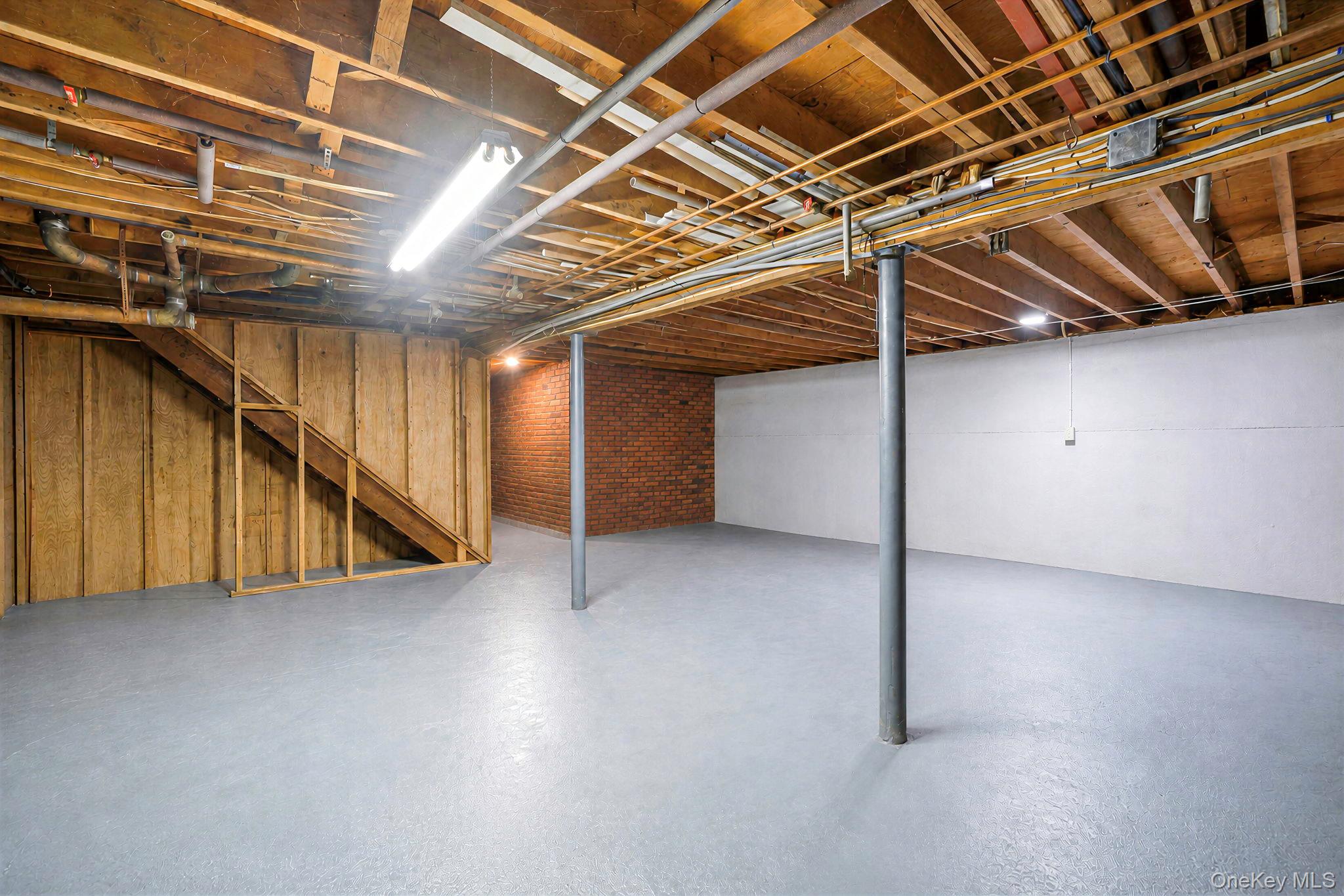 2345 Louis Kossuth Avenue – For Sale photo 36