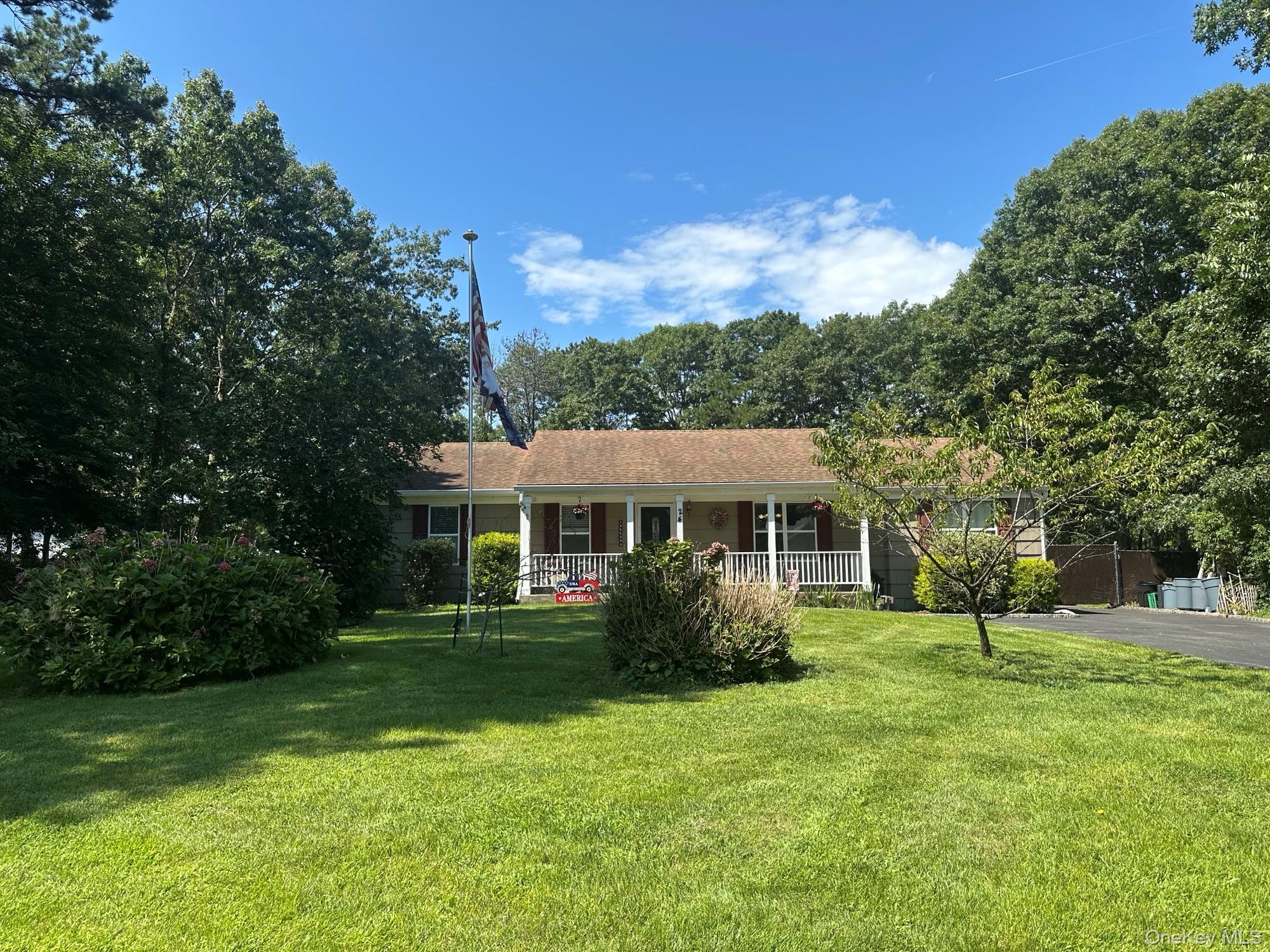 24 Evergreen Drive – For Sale photo 2