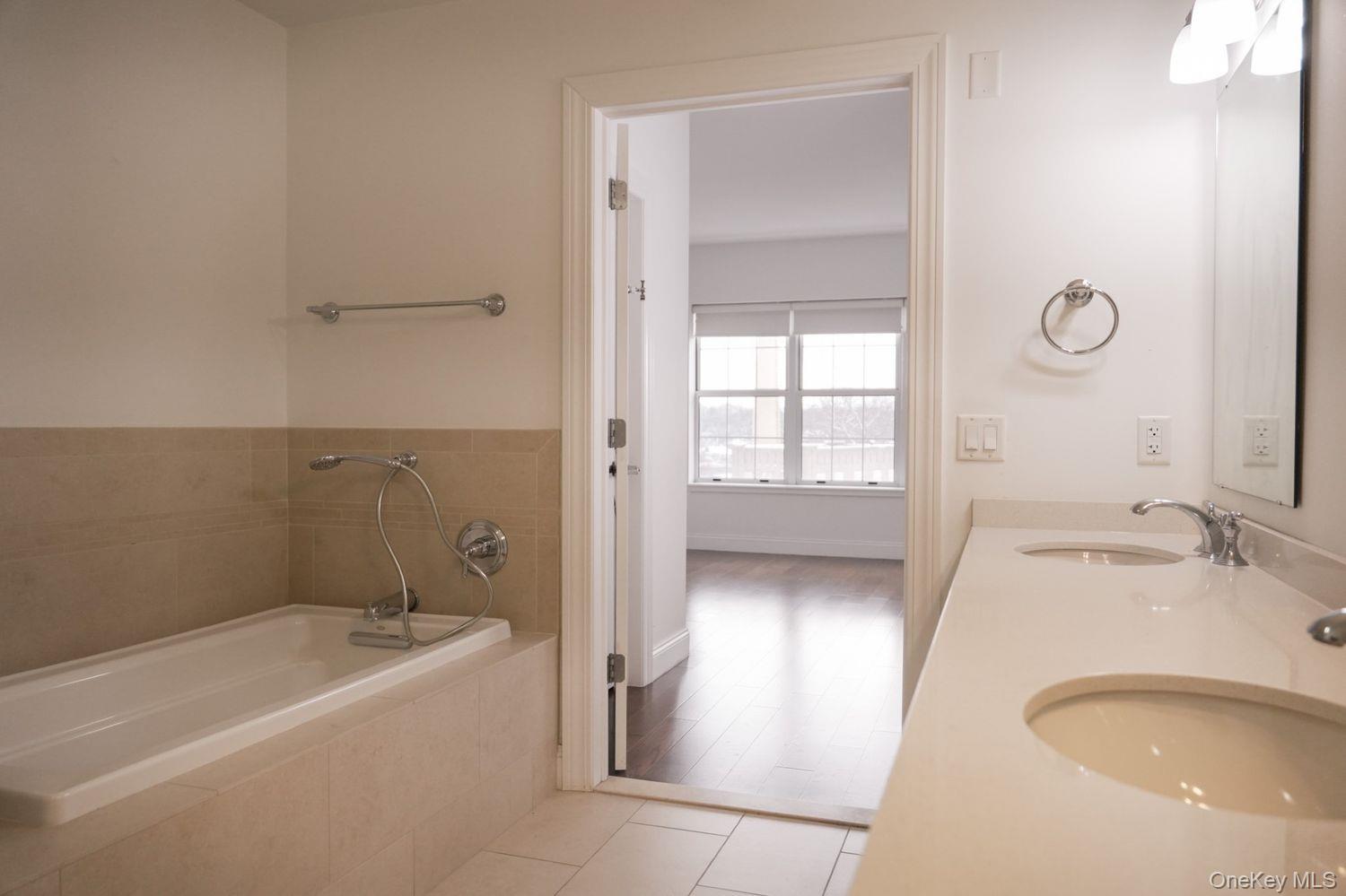 10 Byron Place, Unit 601 photo 6