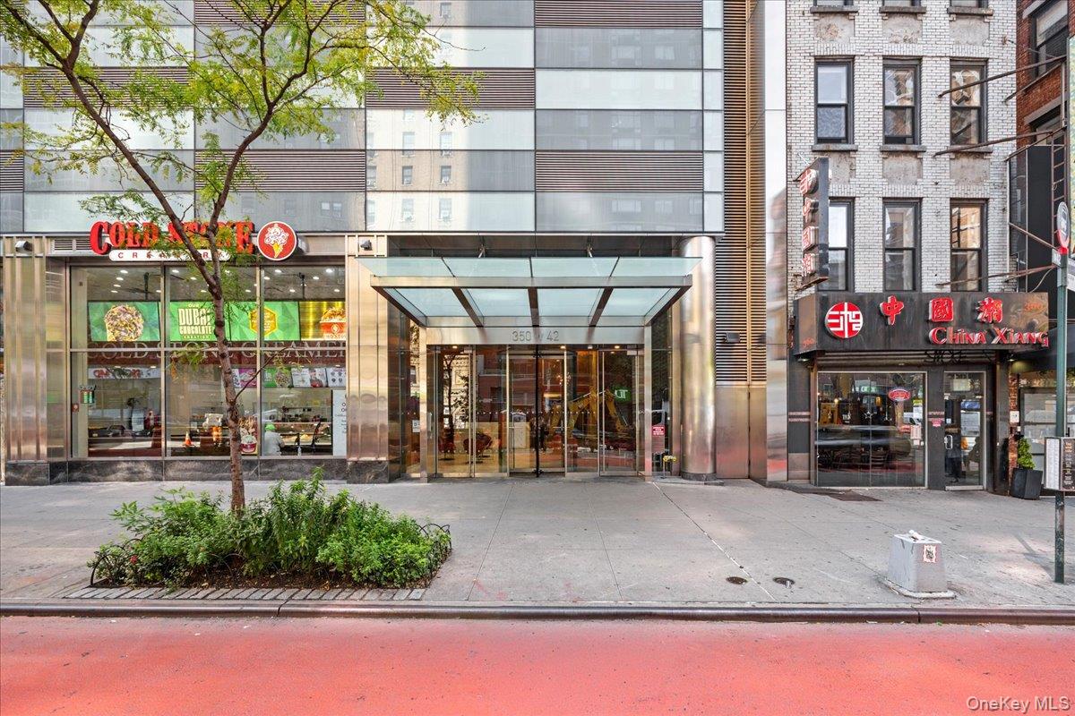 350 W 42nd Street, Unit 19I photo 35