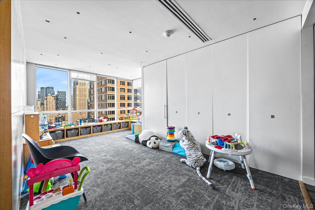 350 W 42nd Street, Unit 19I photo 31