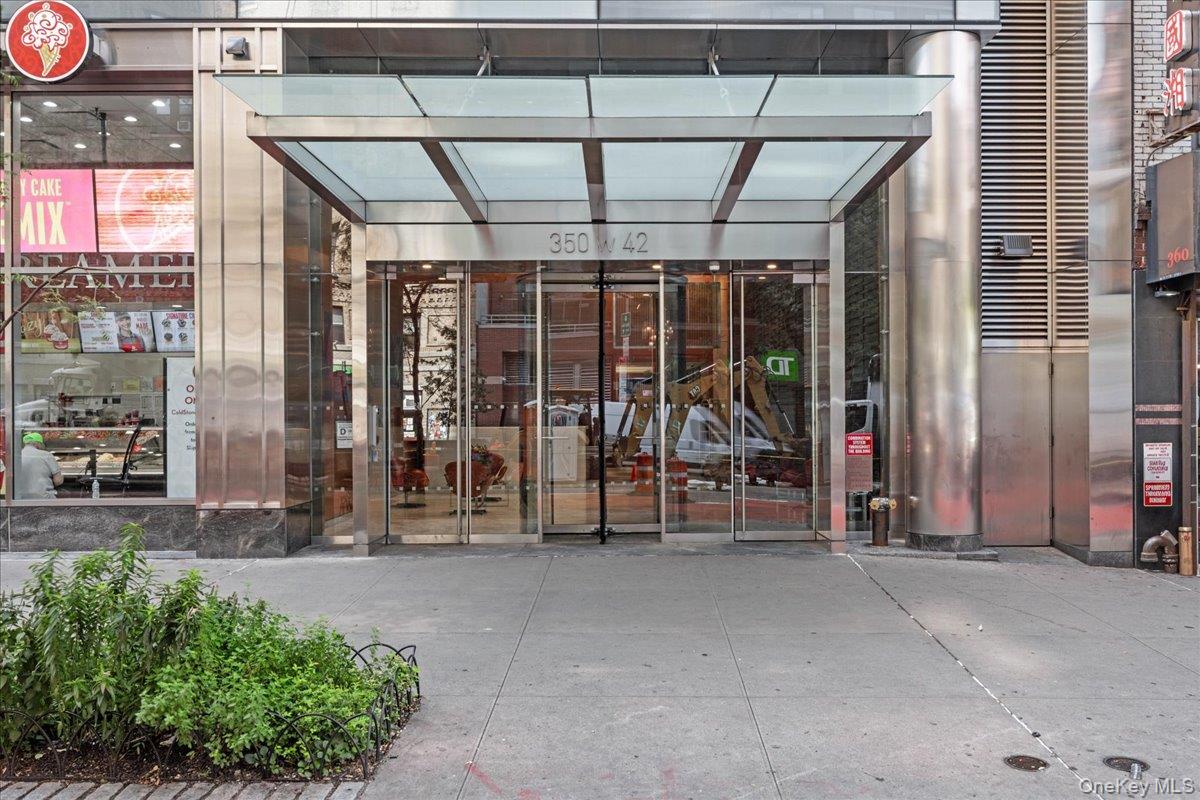 350 W 42nd Street, Unit 19I photo 36