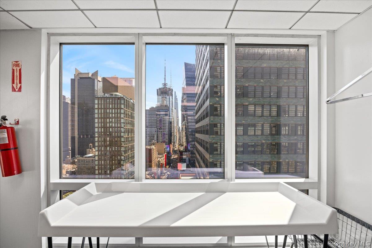 350 W 42nd Street, Unit 19I photo 28