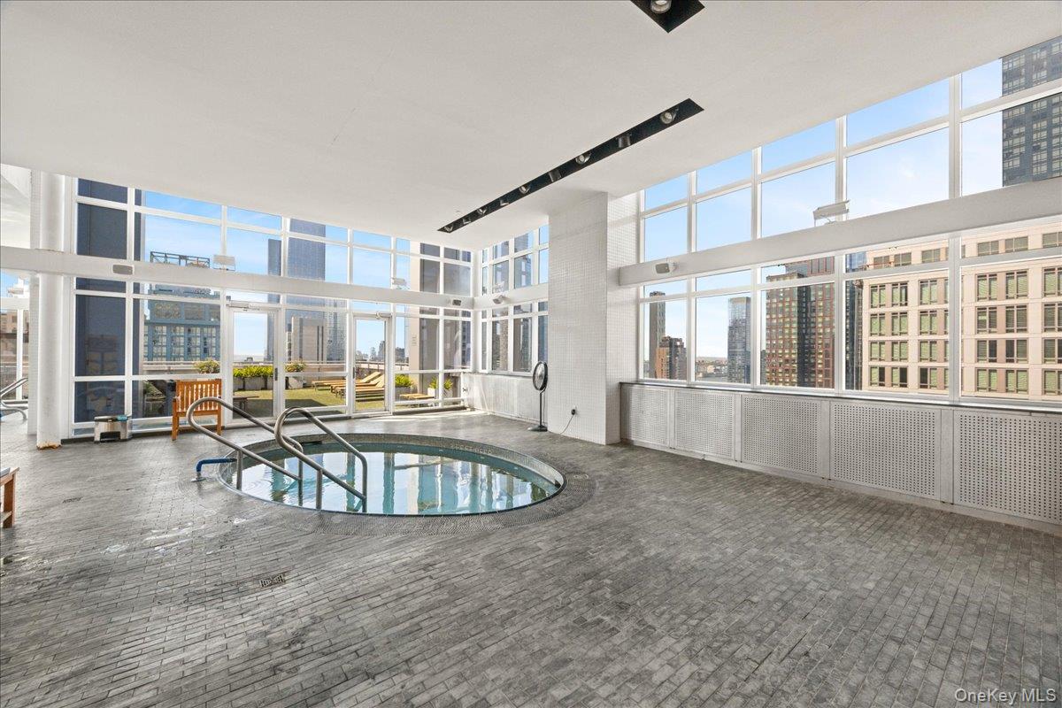 350 W 42nd Street, Unit 19I photo 18