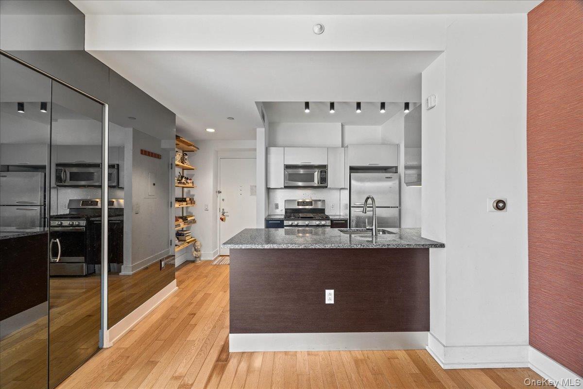 350 W 42nd Street, Unit 19I photo 13