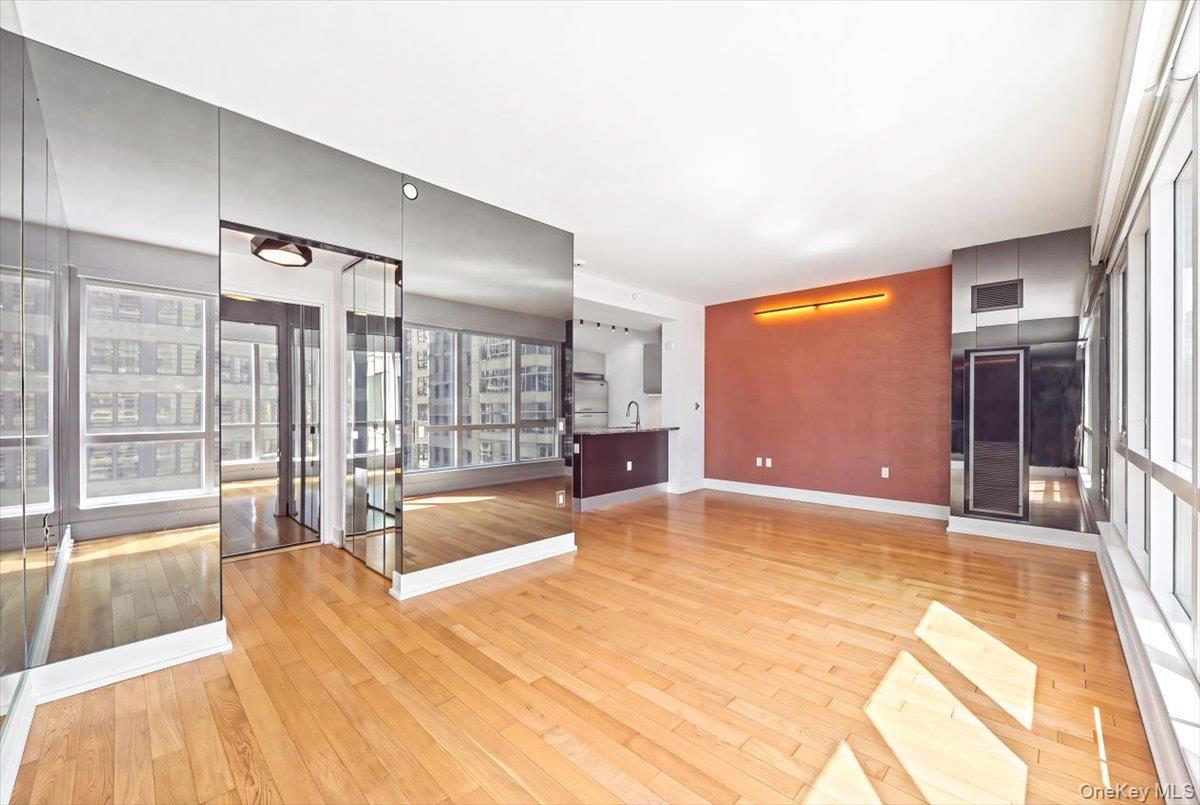 350 W 42nd Street, Unit 19I photo 4