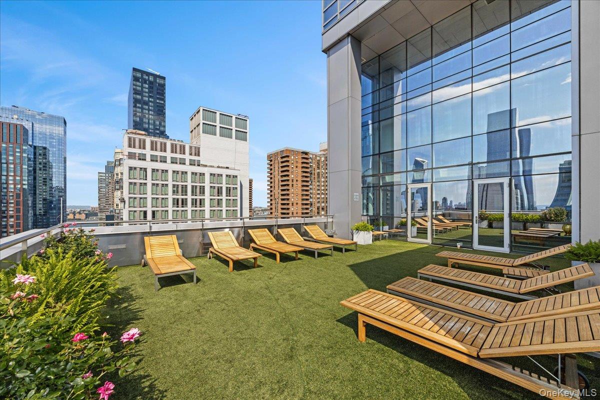 350 W 42nd Street, Unit 19I photo 25